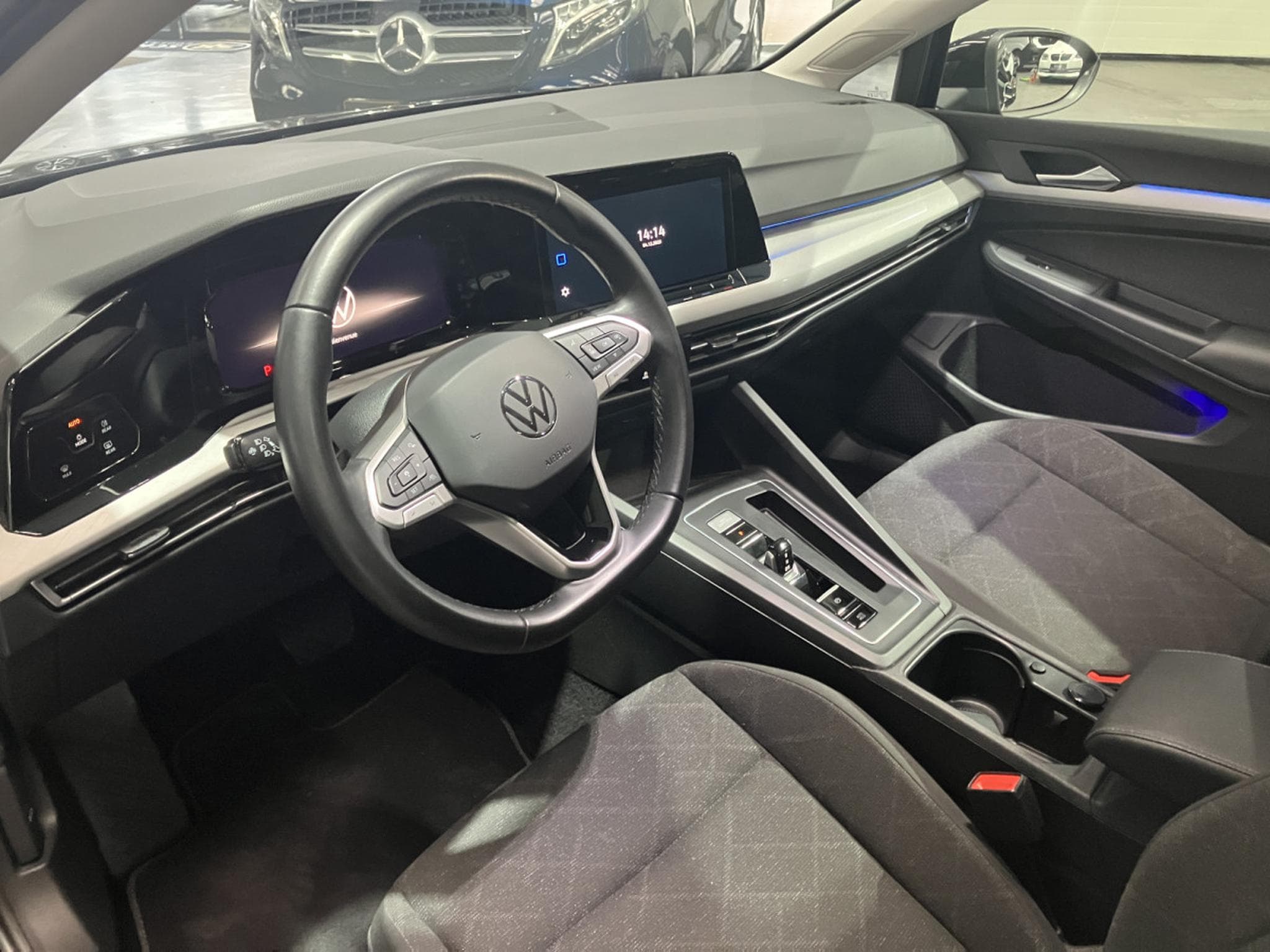 VW Golf 1.5 eTSI Life DSG 150HP (2023) - Photo 9