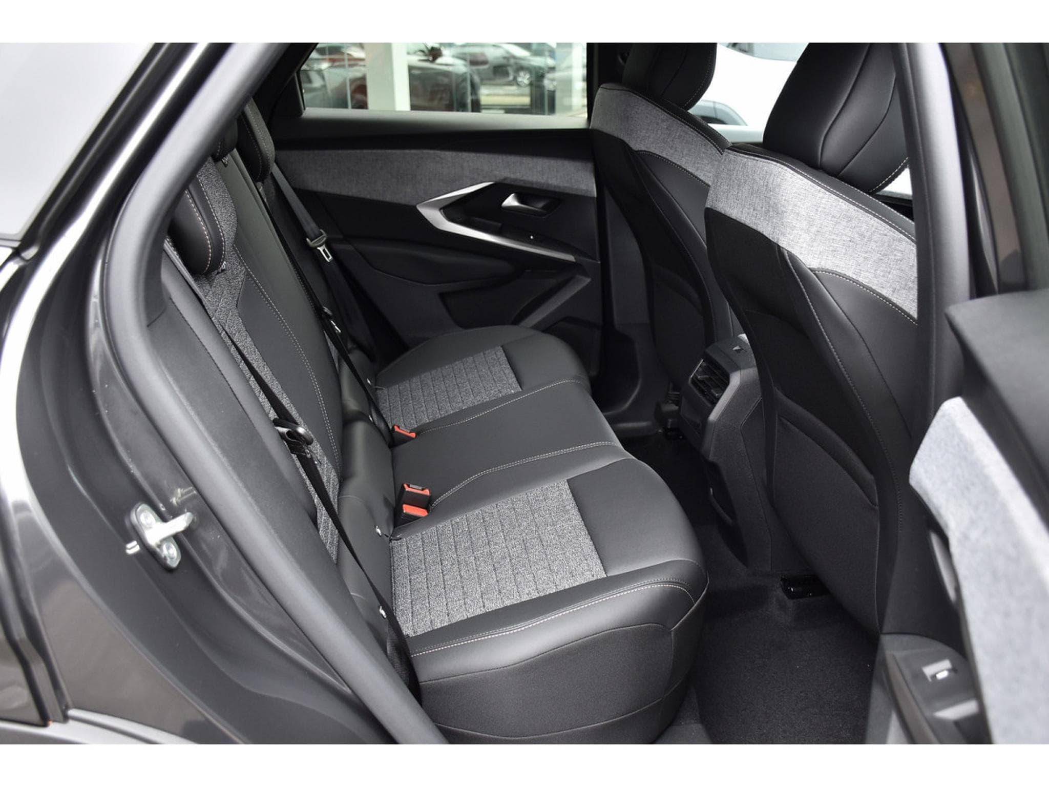 Peugeot 3008 1.2 Hybrid 145 Allure e-DSC6 ACC CAM360 JA19 NEUF (2025) - Photo 8