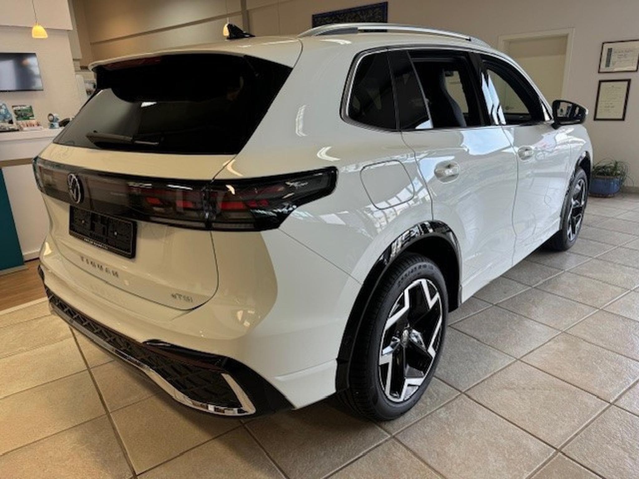 VW Tiguan R-Line 1.5 eTSI 110KW-150CV DSG7 - Garantie 5 ans / 100 000 (2024) - Photo 5