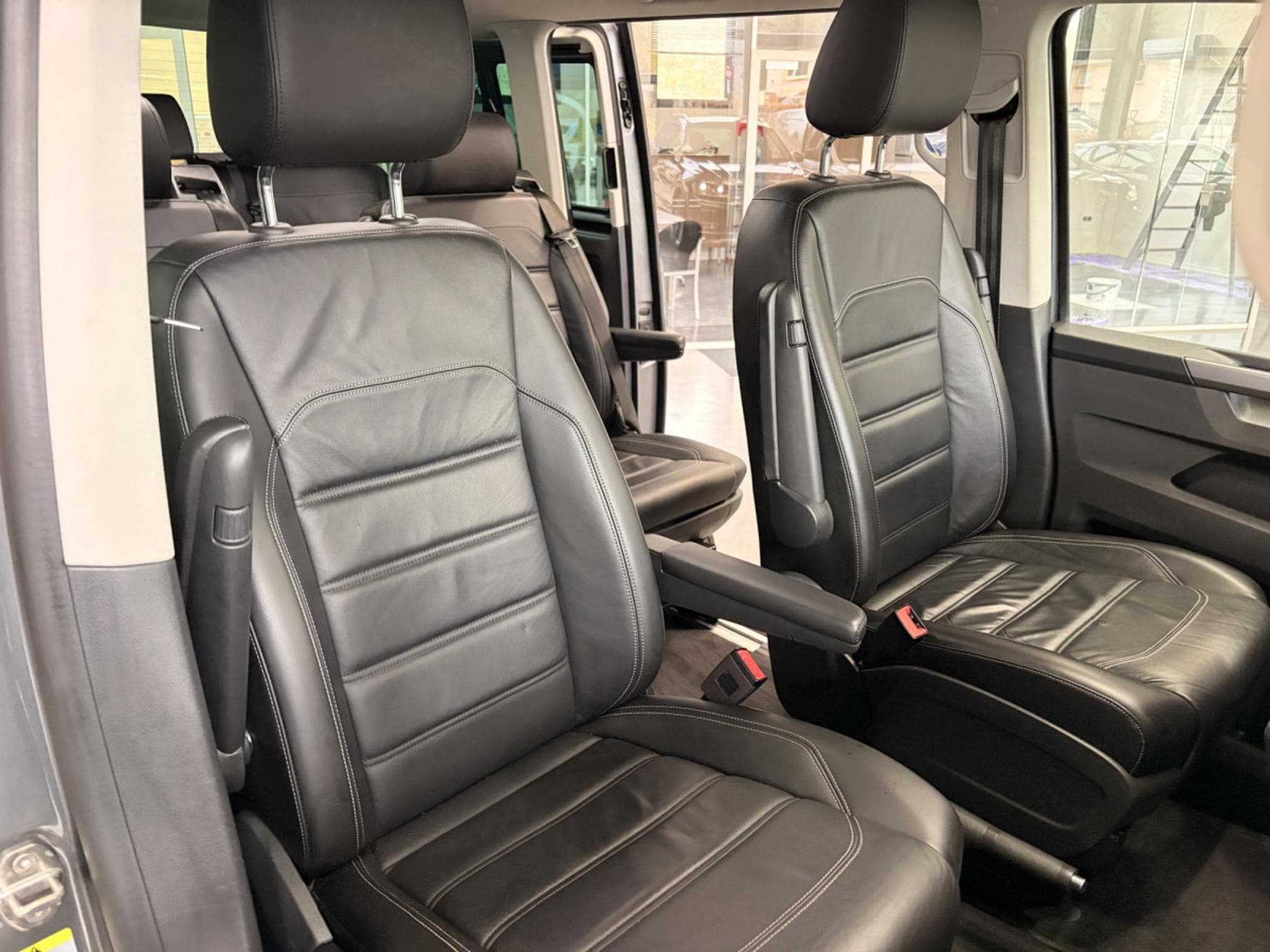 VW Multivan 2.0 Highline 4Motion (2022) - Photo 11