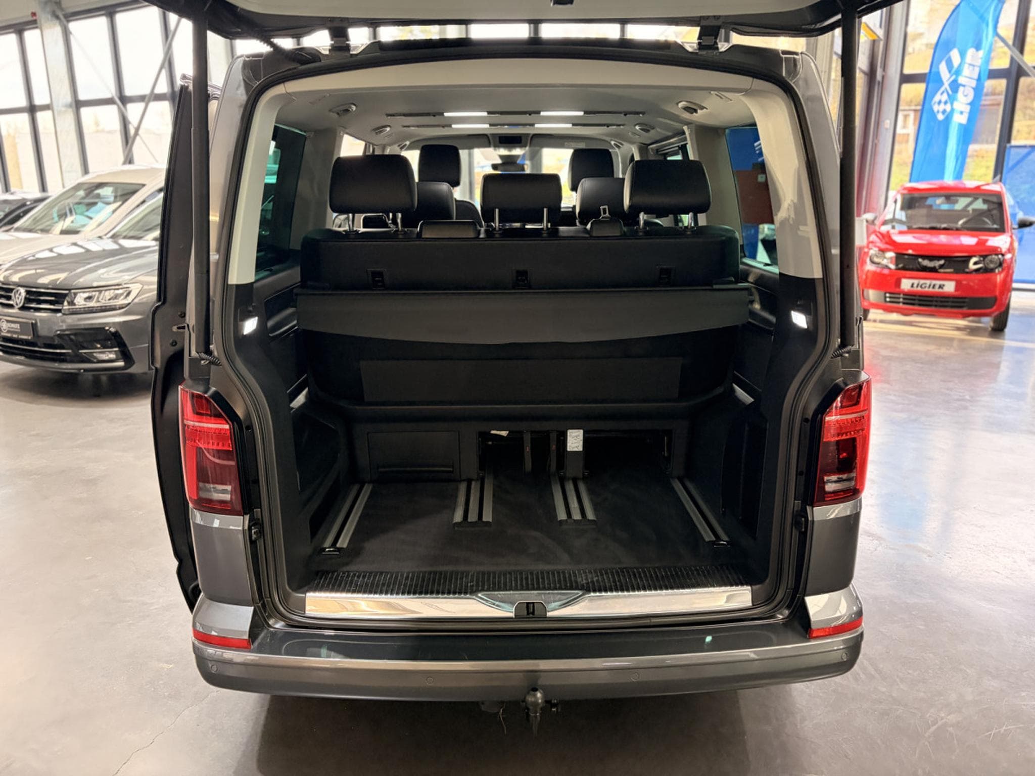 VW Multivan 2.0 Highline 4Motion (2022) - Photo 13