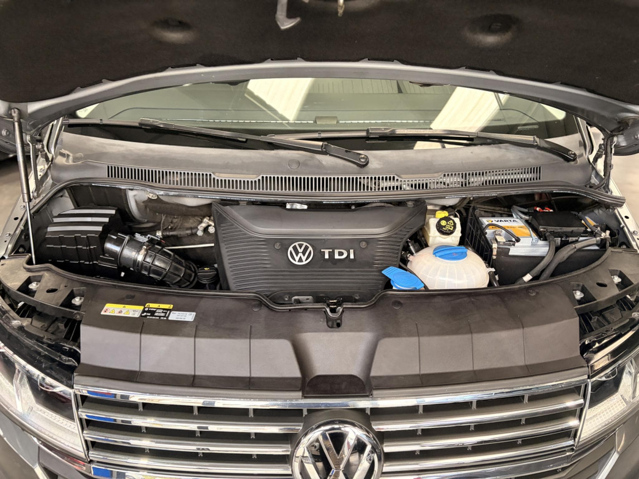 VW Multivan 2.0 Highline 4Motion (2022) - Photo 15