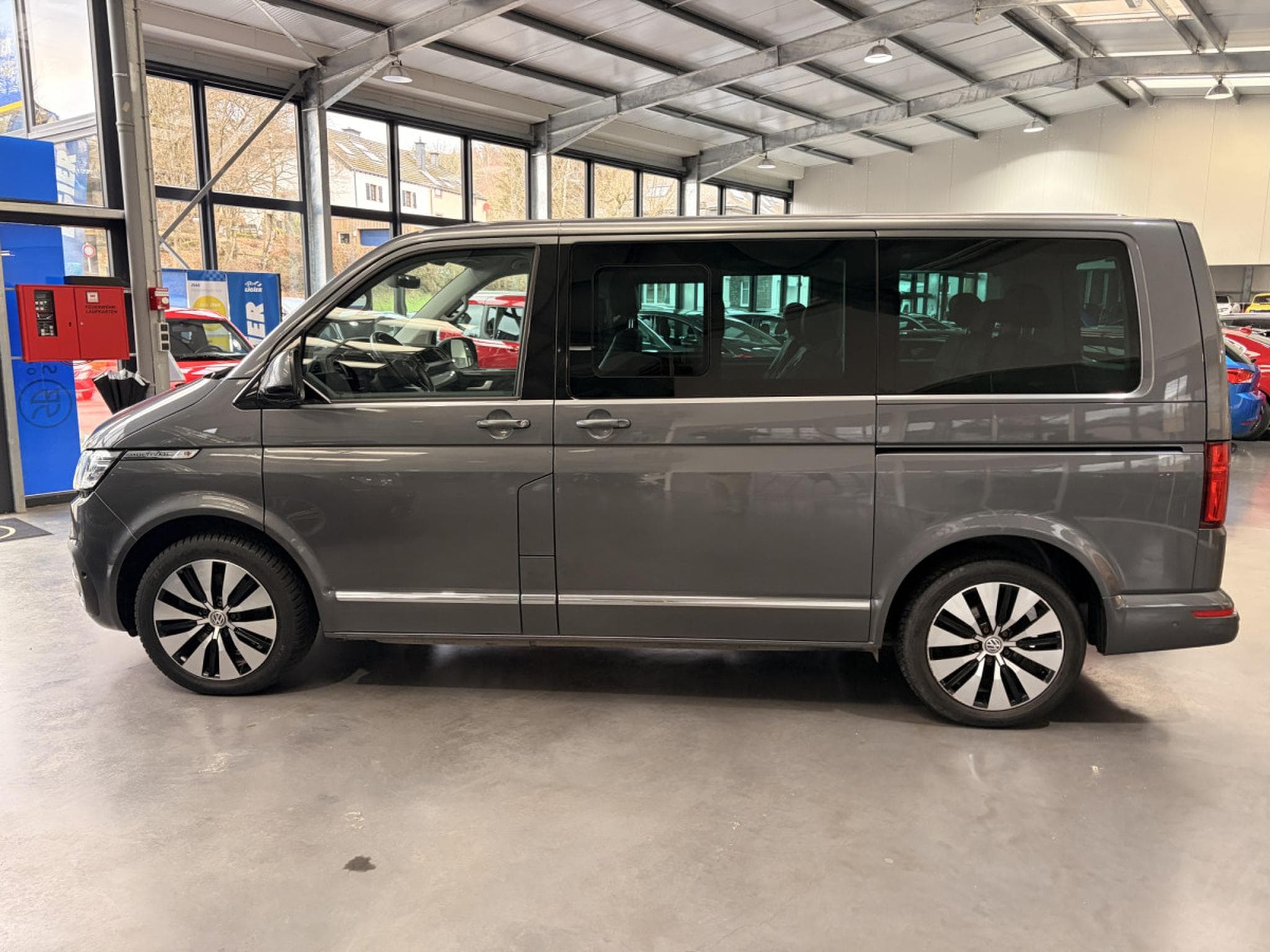 VW Multivan 2.0 Highline 4Motion (2022) - Photo 6