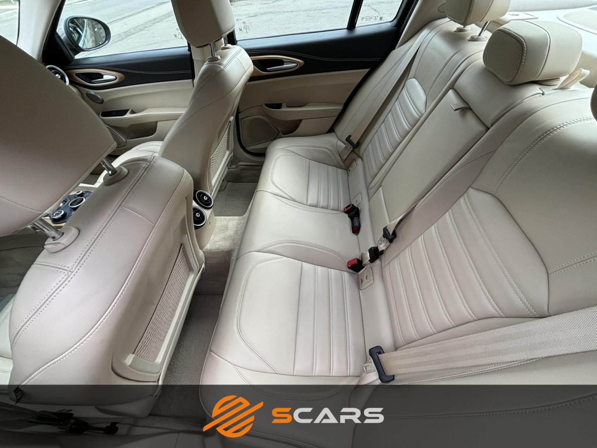 Alfa-Romeo Giulia 2.0 Super 200cv AT8 (2017) - Photo 11