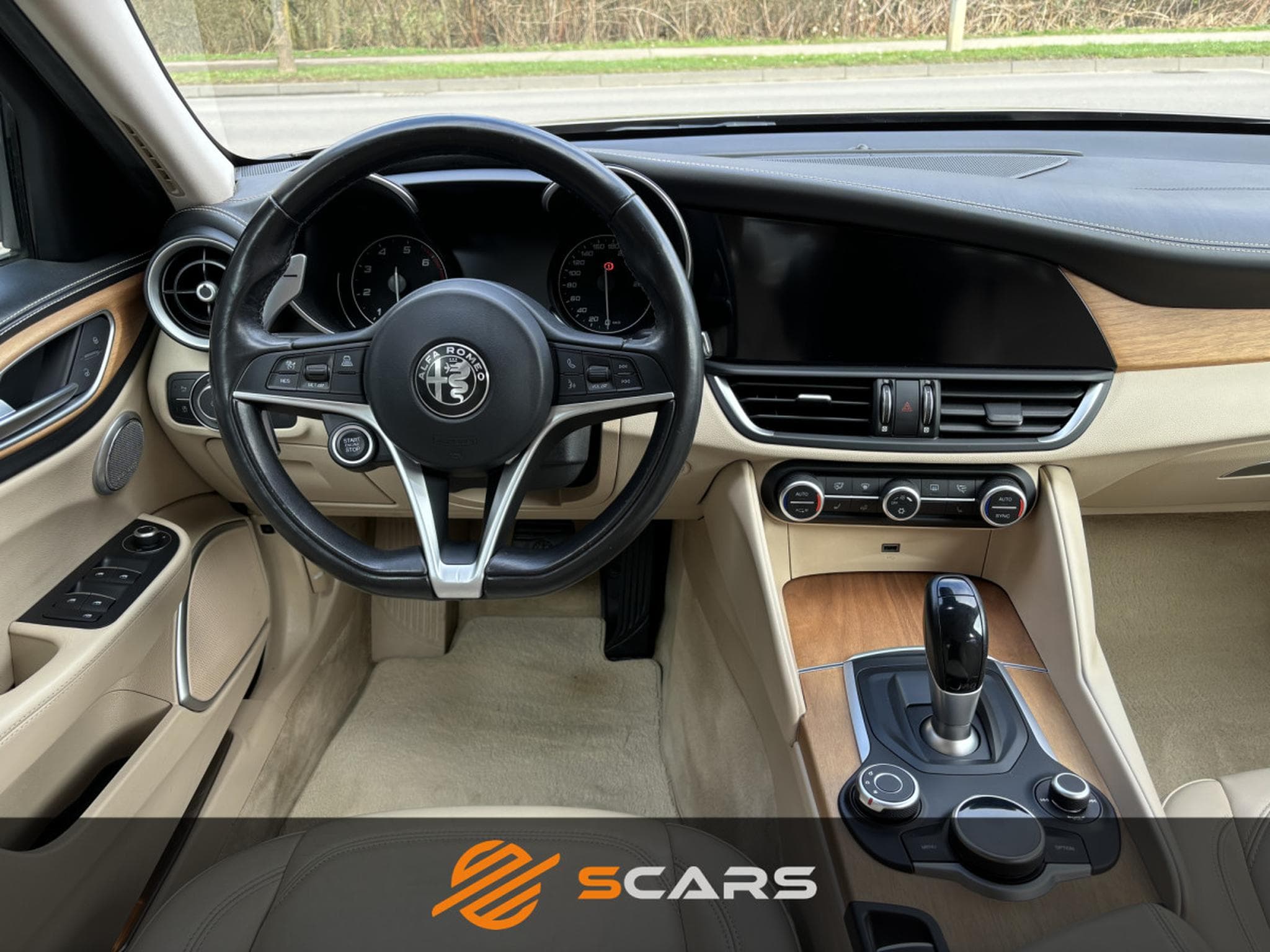 Alfa-Romeo Giulia 2.0 Super 200cv AT8 (2017) - Photo 17