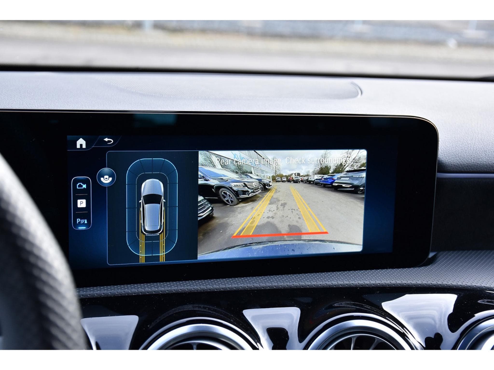 Mercedes A 200 AMG Line 7G-Tronic GPS LANE CAM PARK KEYLESS 1° MAIN (2025) - Foto 17