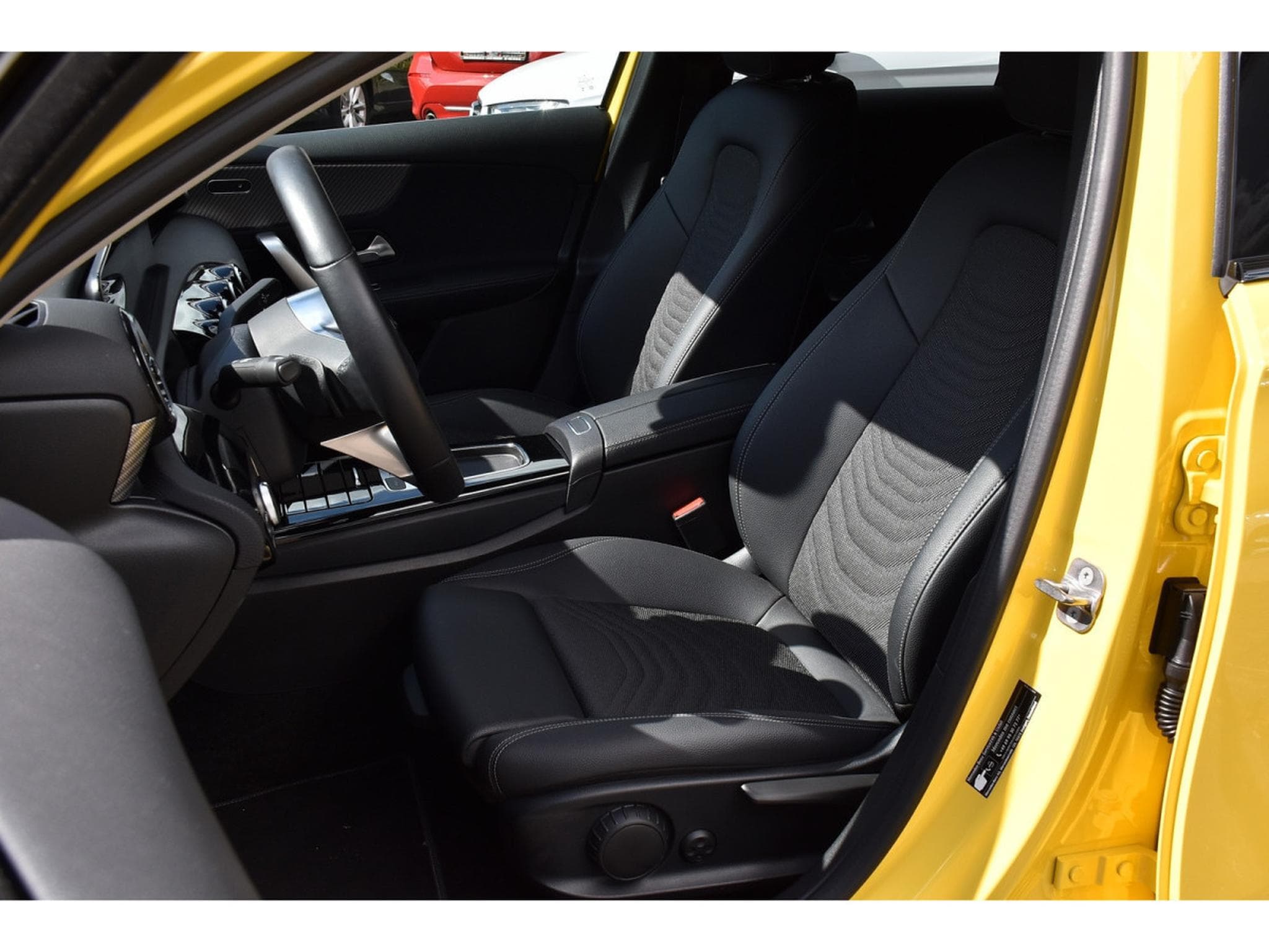 Mercedes A 200 d Progressive 8G-DCT TISSU-CUIR GPS CAM P.NIGHT 1° MAIN (2024) - Foto 6