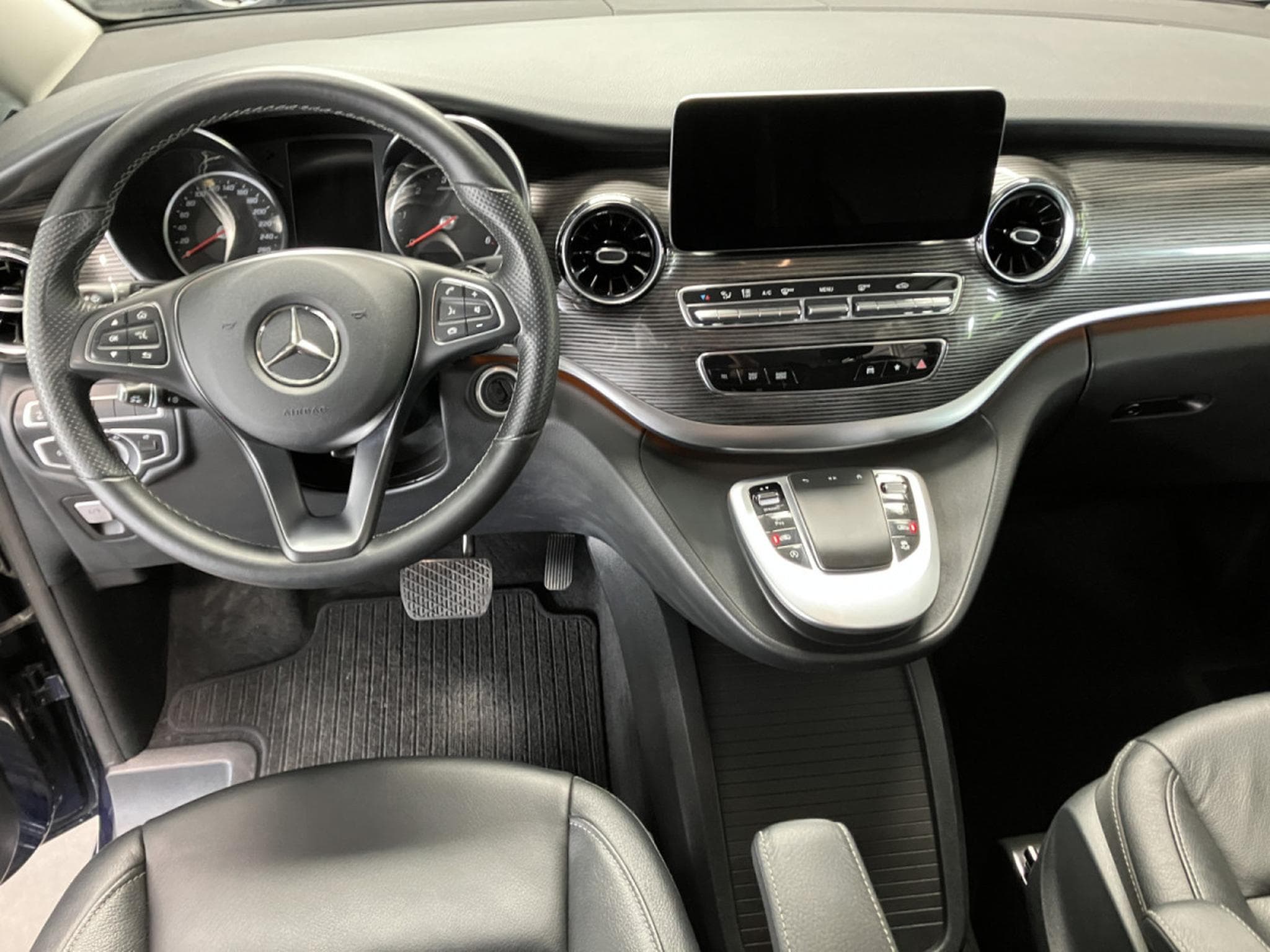 Mercedes V 300 4 MATIC 9GTronic (2021) - Photo 11