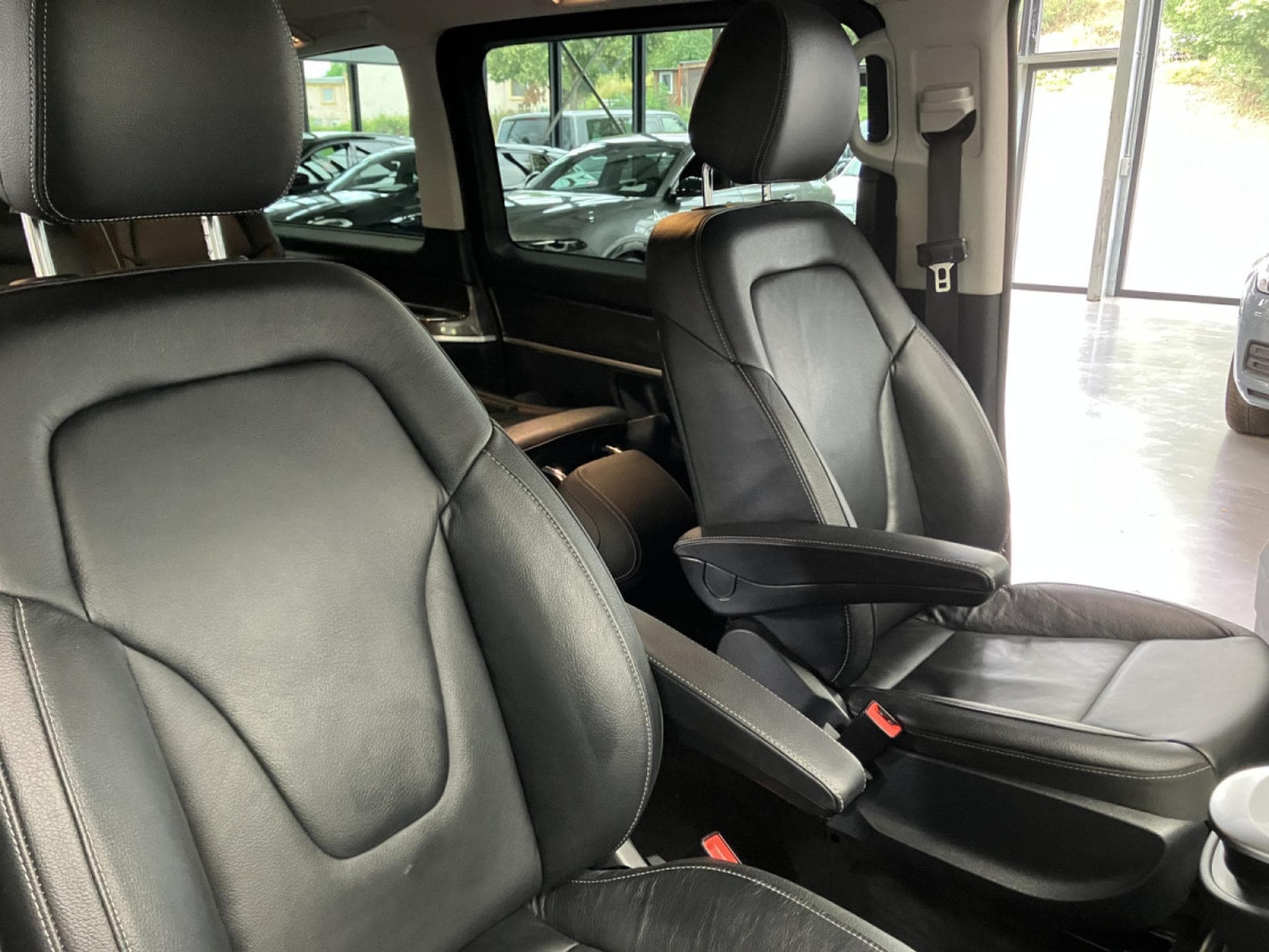 Mercedes V 300 4 MATIC 9GTronic (2021) - Photo 14