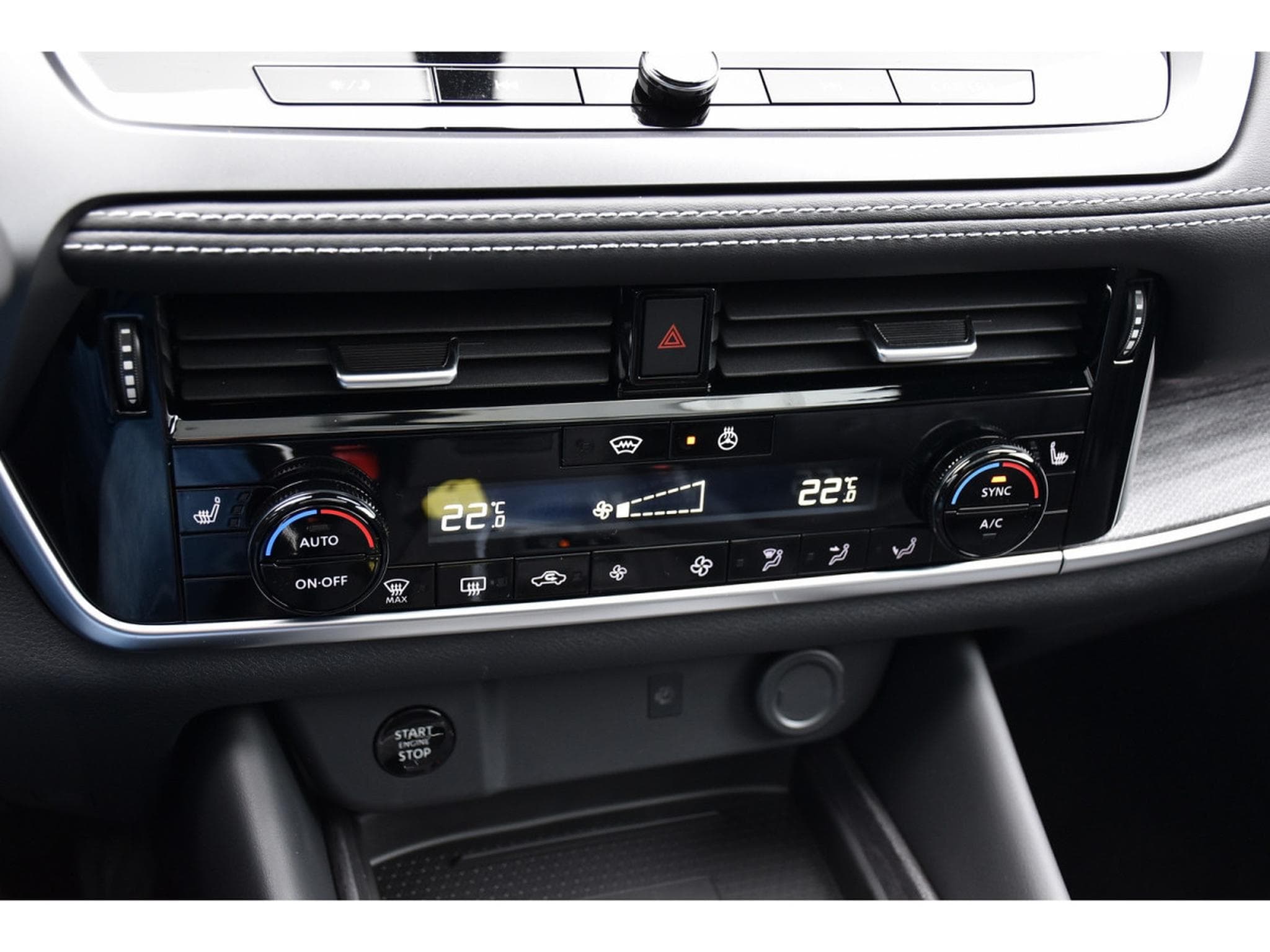 Nissan Qashqai 1.3 DIG-T MHEV Tekna Xtronic CUIR MEMO BOSE PANO NEUF (2026) - Foto 17