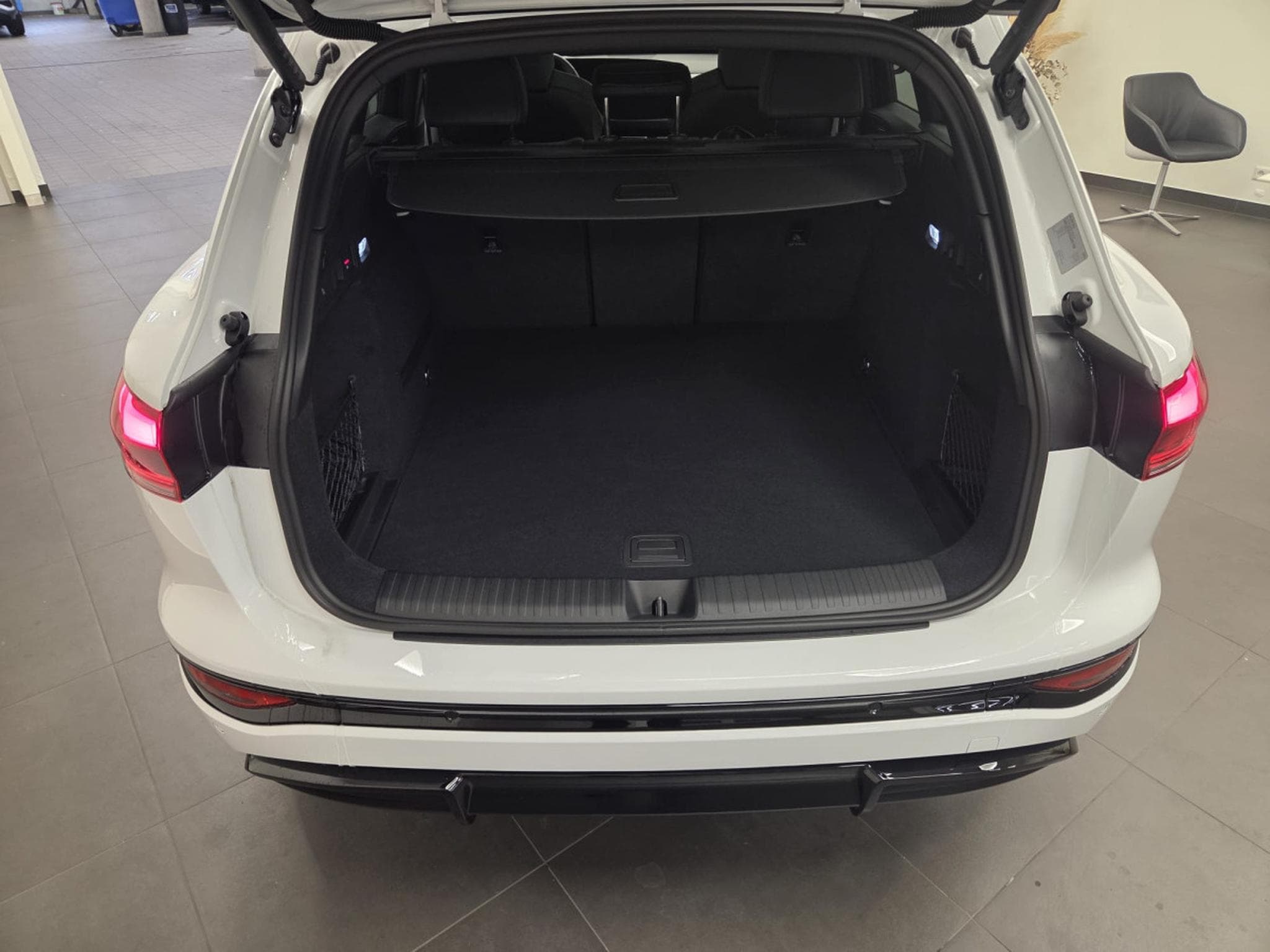 Audi Q6 e-tron SUV e-tron quattro S Line 390 CV / 285 kW (2026) - Photo 9