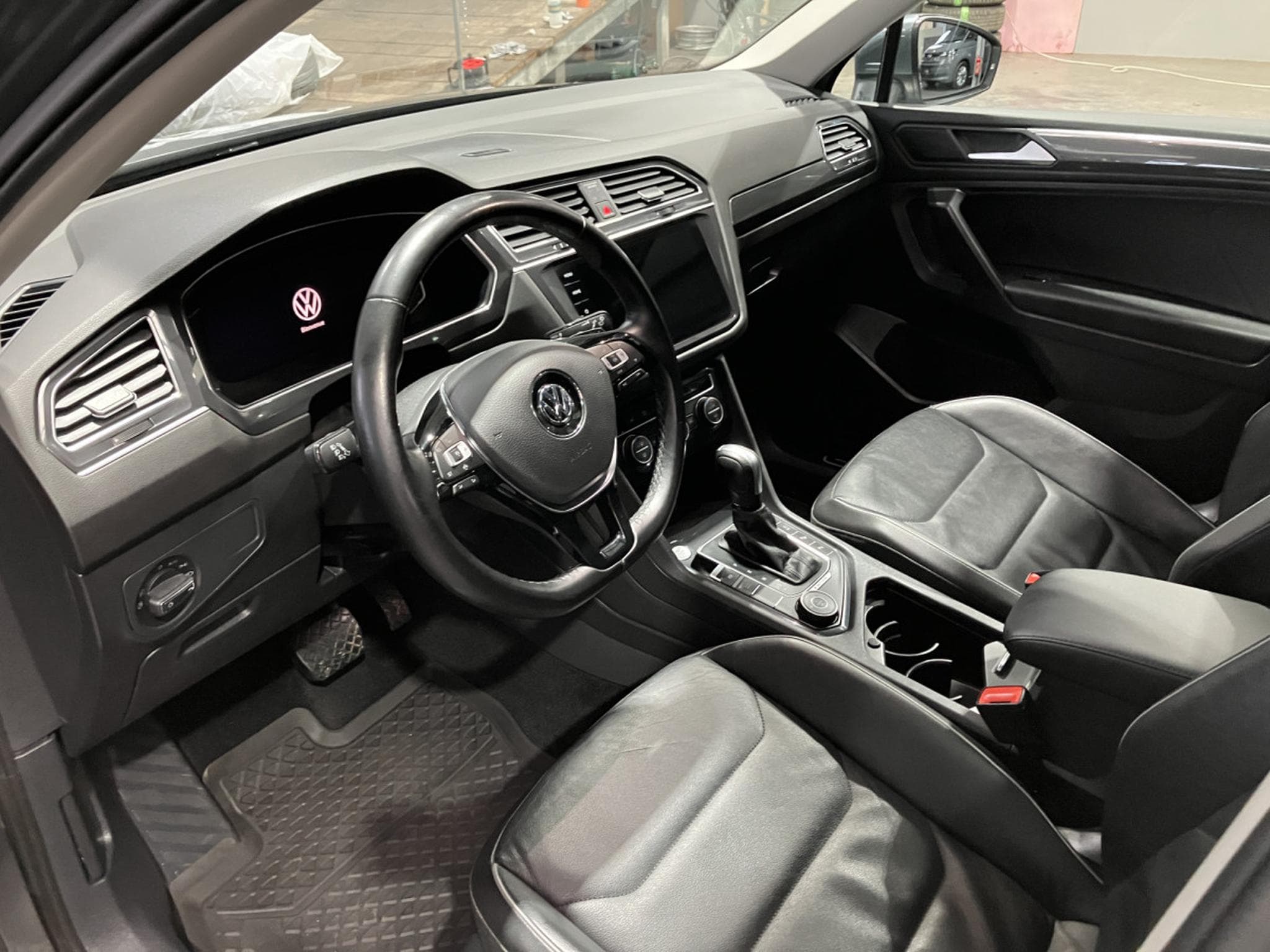 VW Tiguan 2.0 TDI 4Motion 7 Seats (2022) - Photo 10