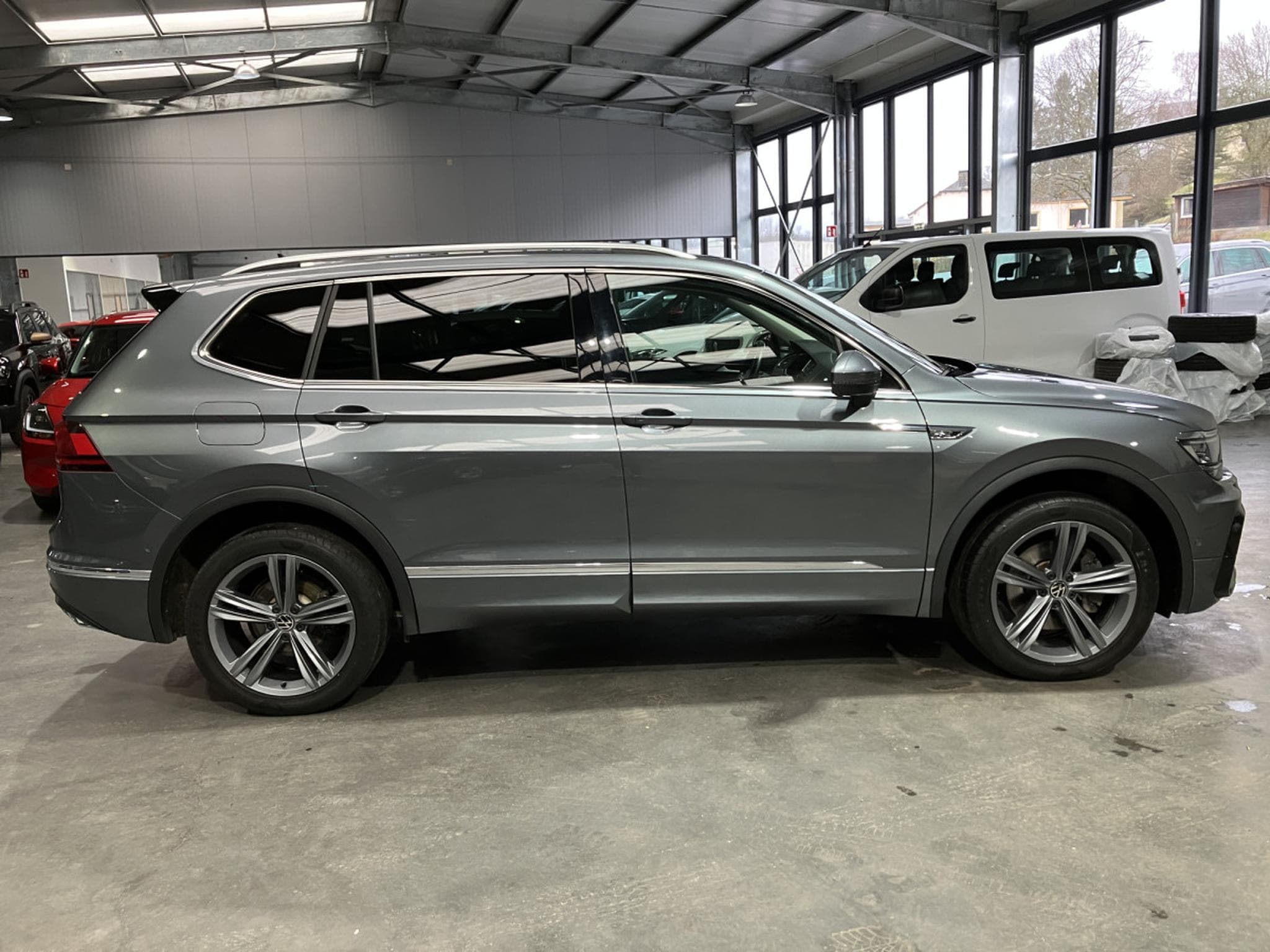 VW Tiguan 2.0 TDI 4Motion 7 Seats (2022) - Photo 2