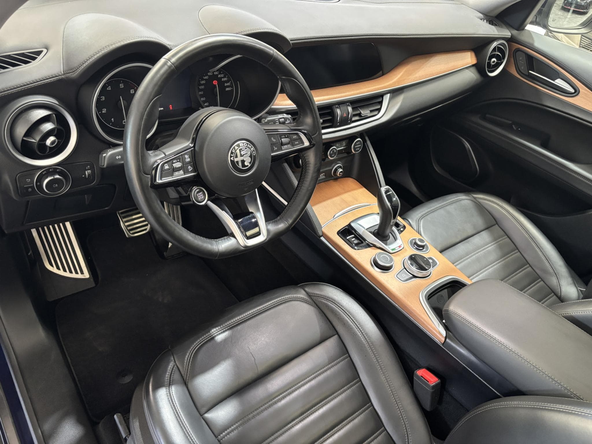 Alfa-Romeo Stelvio Q4 2.0 SUPER (2020) - Foto 10