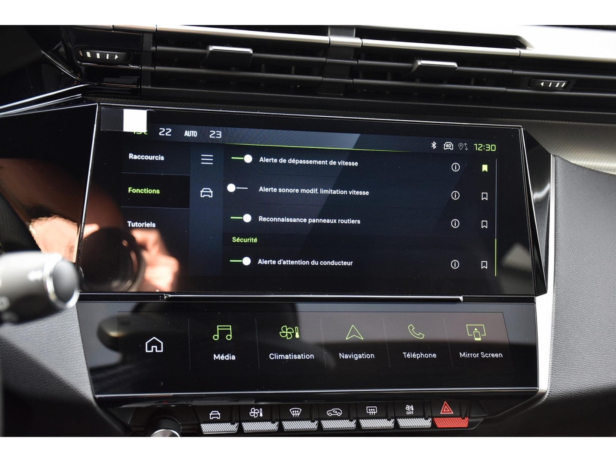 Peugeot 308 1.5 BlueHDI GT EAT8 REGUL GPS LANE CAM NEUVE (2025) - Photo 14