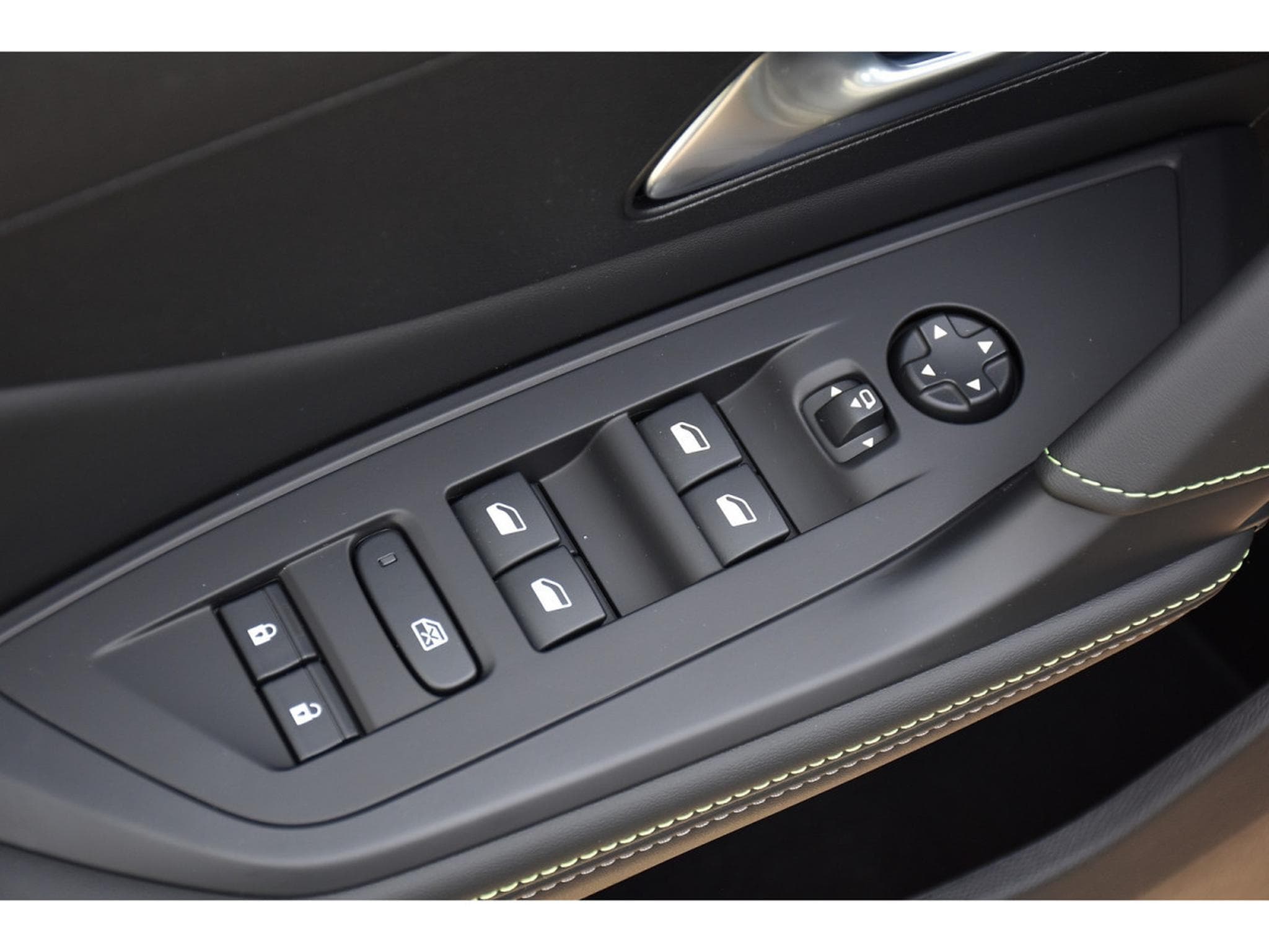 Peugeot 308 1.5 BlueHDI GT EAT8 REGUL GPS LANE CAM NEUVE (2025) - Photo 19