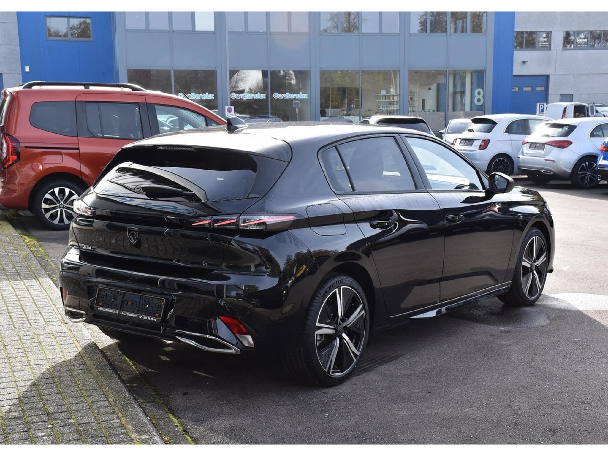 Peugeot 308 1.5 BlueHDI GT EAT8 REGUL GPS LANE CAM NEUVE (2025) - Photo 4