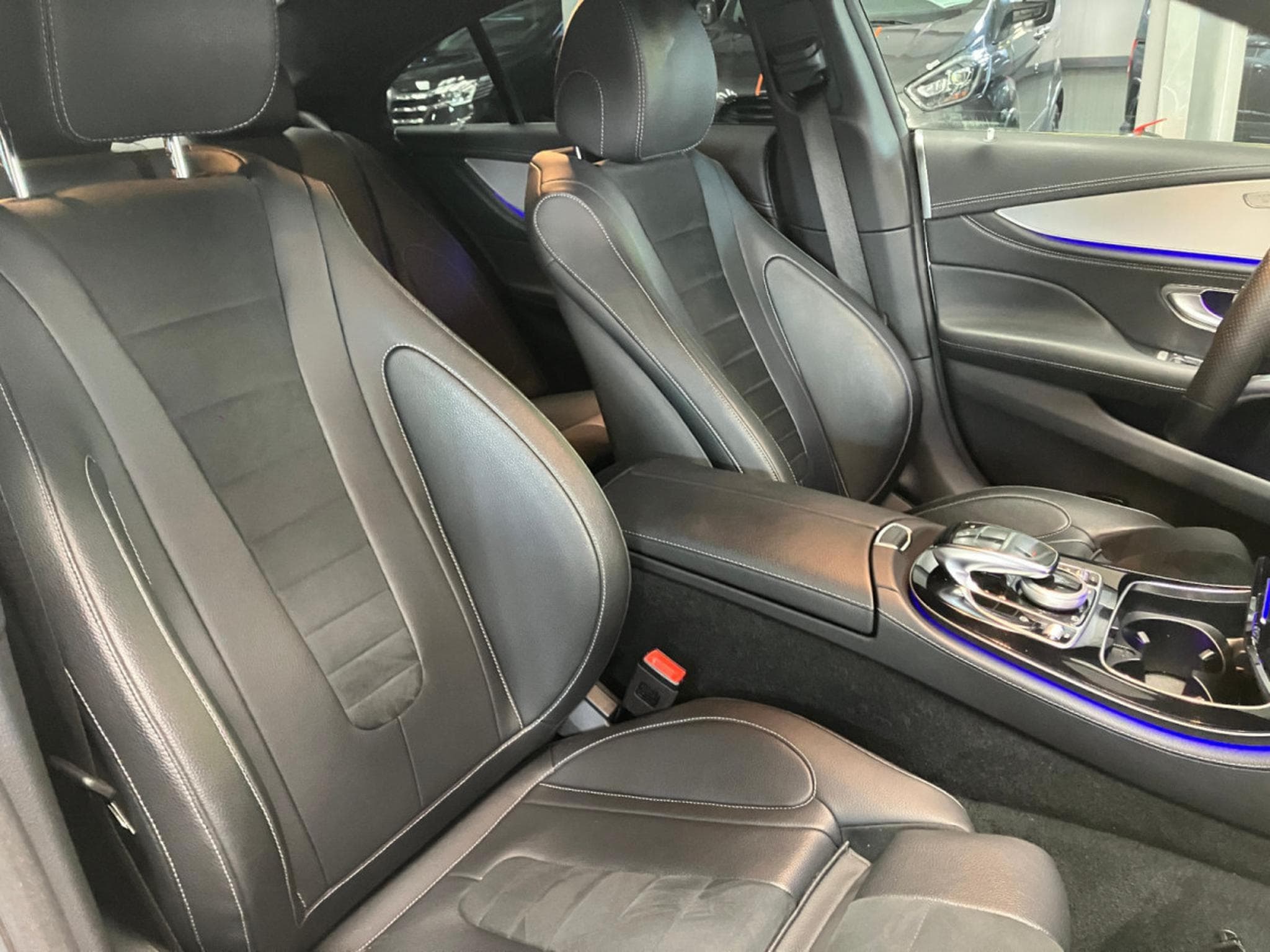 Mercedes CLS 300 Coupé AMG-Line (2019) - Photo 12