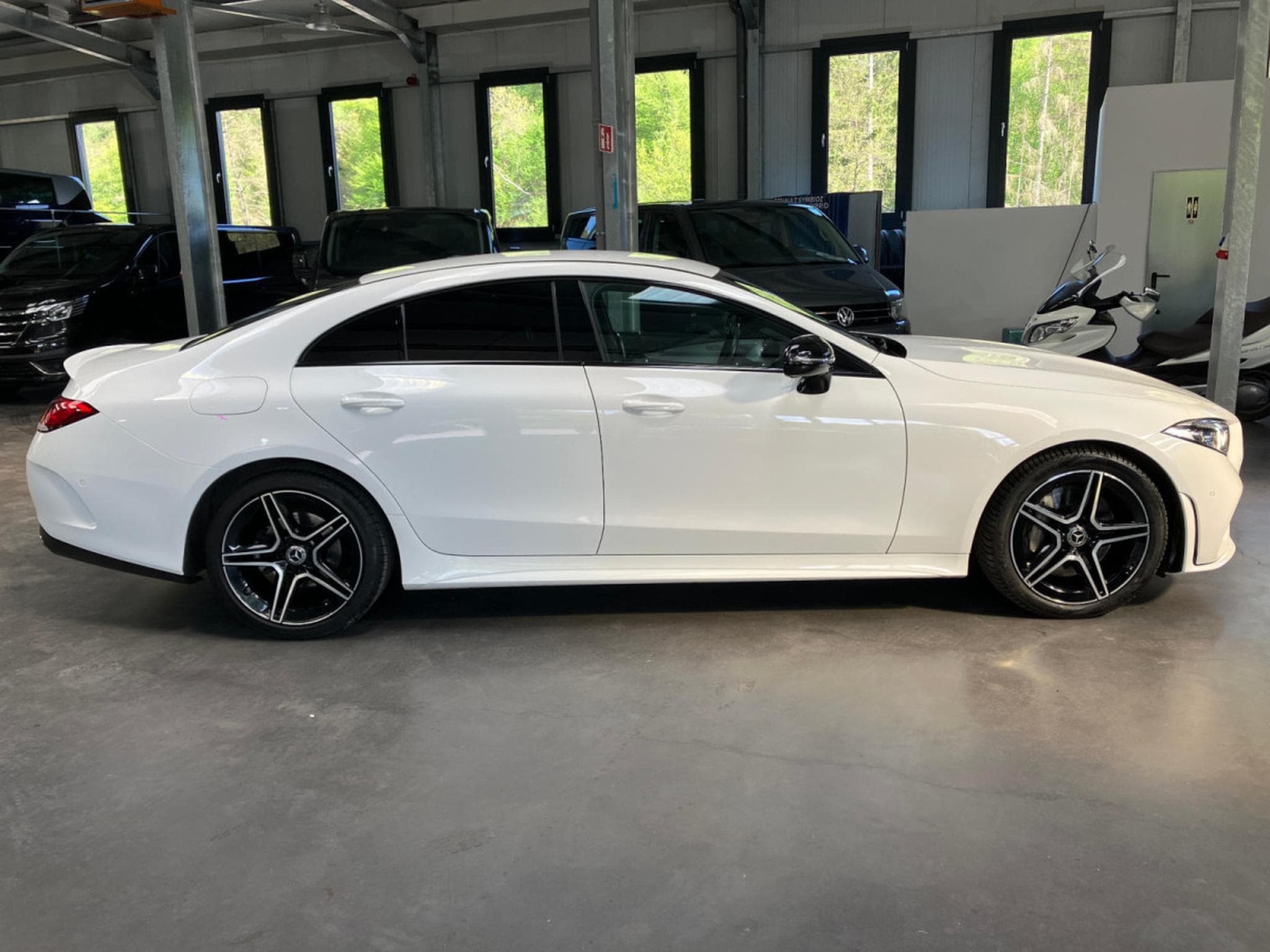 Mercedes CLS 300 Coupé AMG-Line (2019) - Photo 2