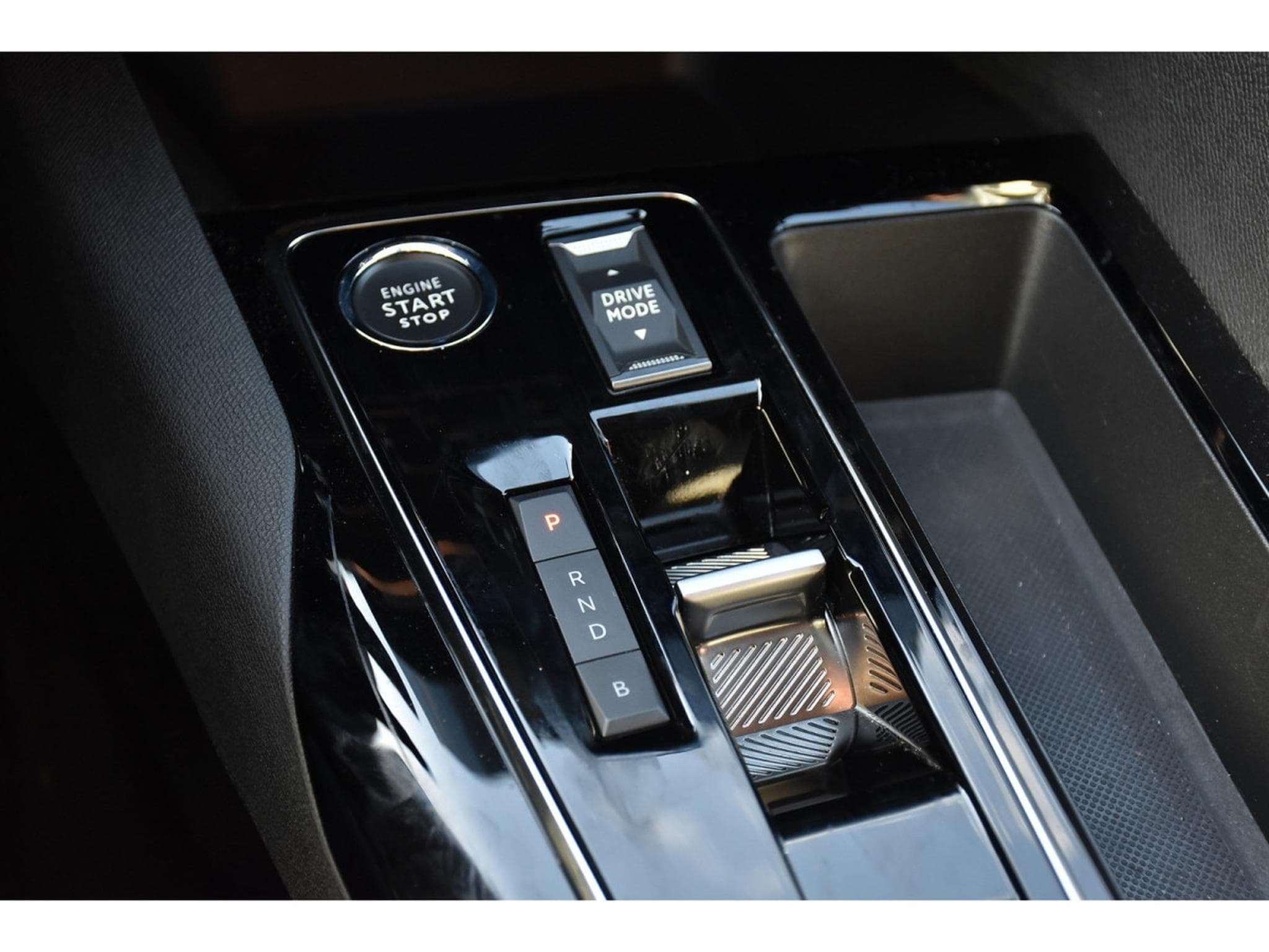 Peugeot 3008 1.6 Hybrid PHEV 224 Allure e-EAT8 LANE SIDE CAM 1° MAIN (2023) - Photo 18