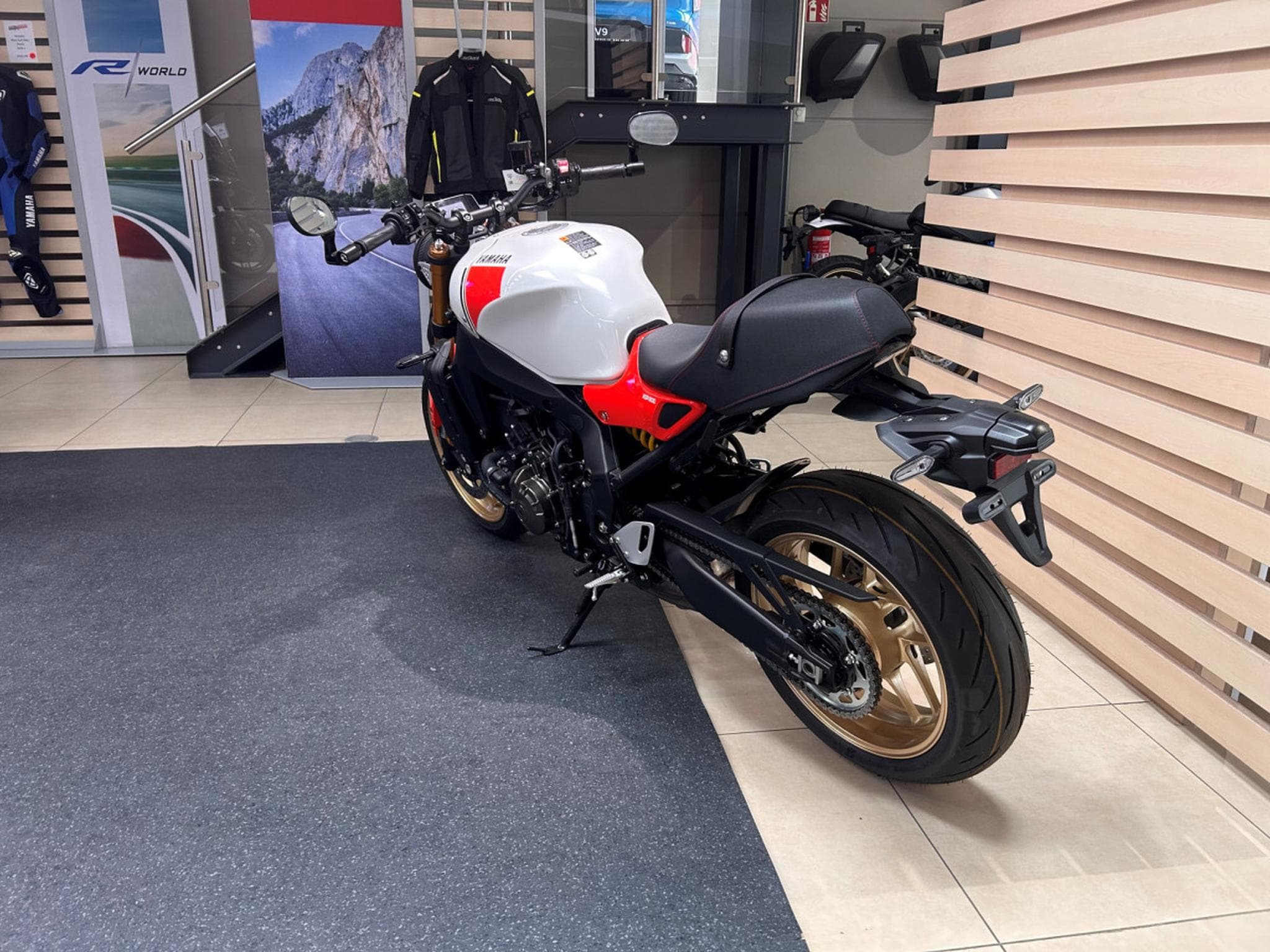 Yamaha XSR Legend Red (2024) - Foto 3