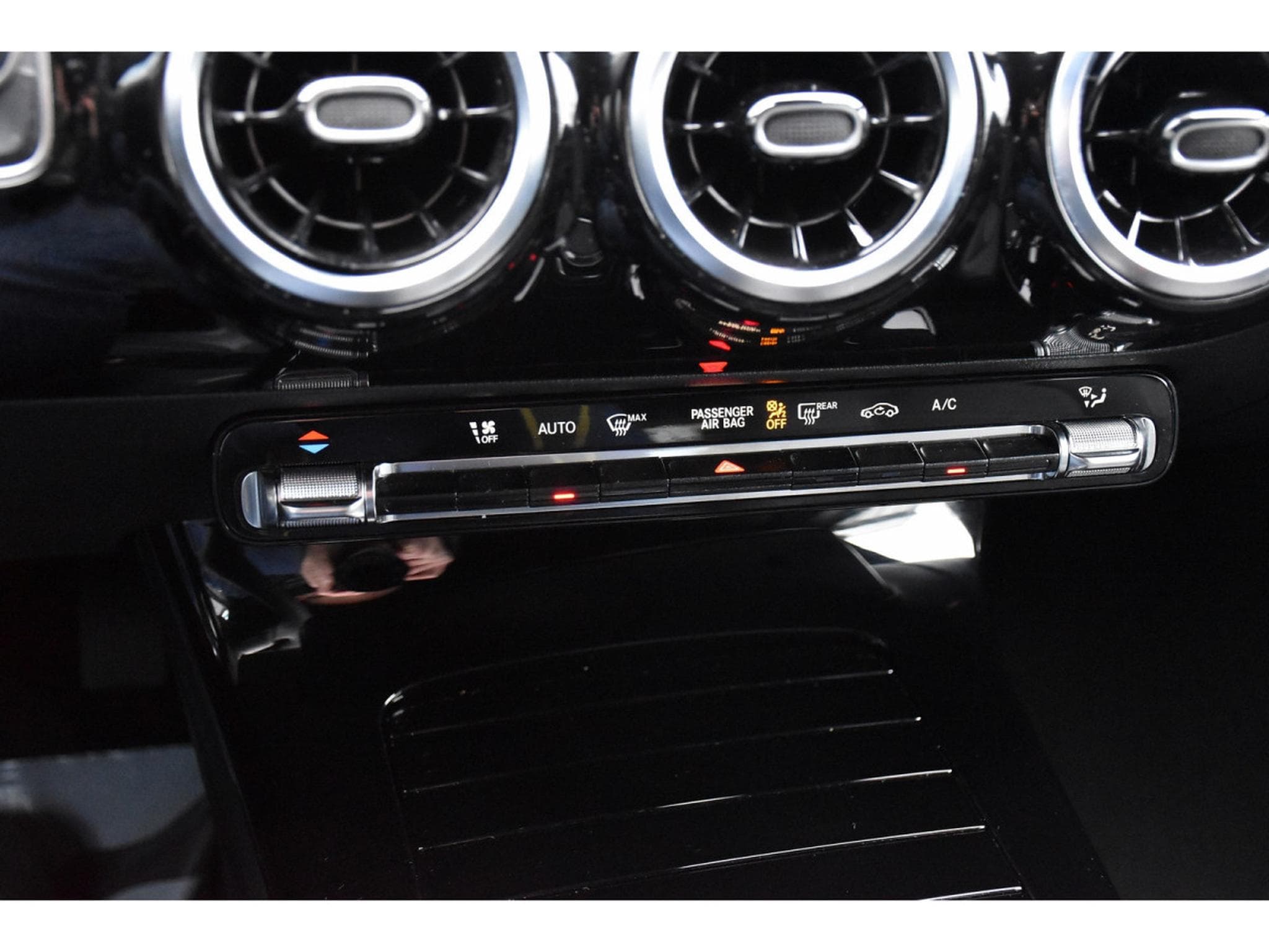 Mercedes A 180 CDI Progressive 8G-DCT CUIR GPS LANE CAM 1° MAIN (2024) - Foto 19