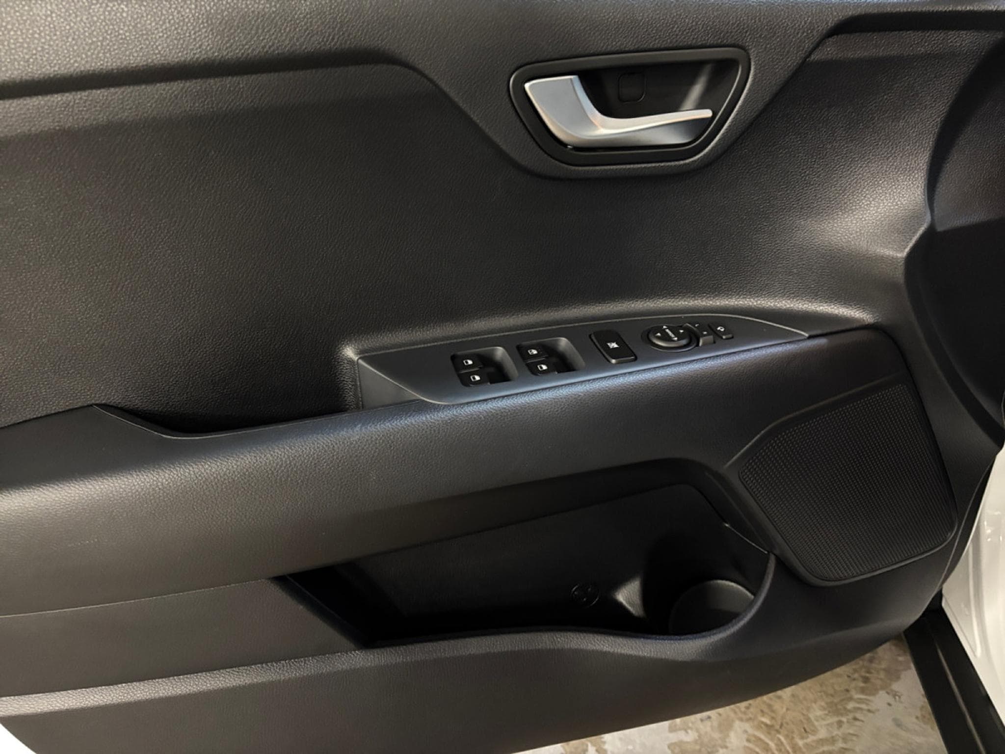 Kia Stonic Pulse 1.0T ISG (2024) - Photo 10