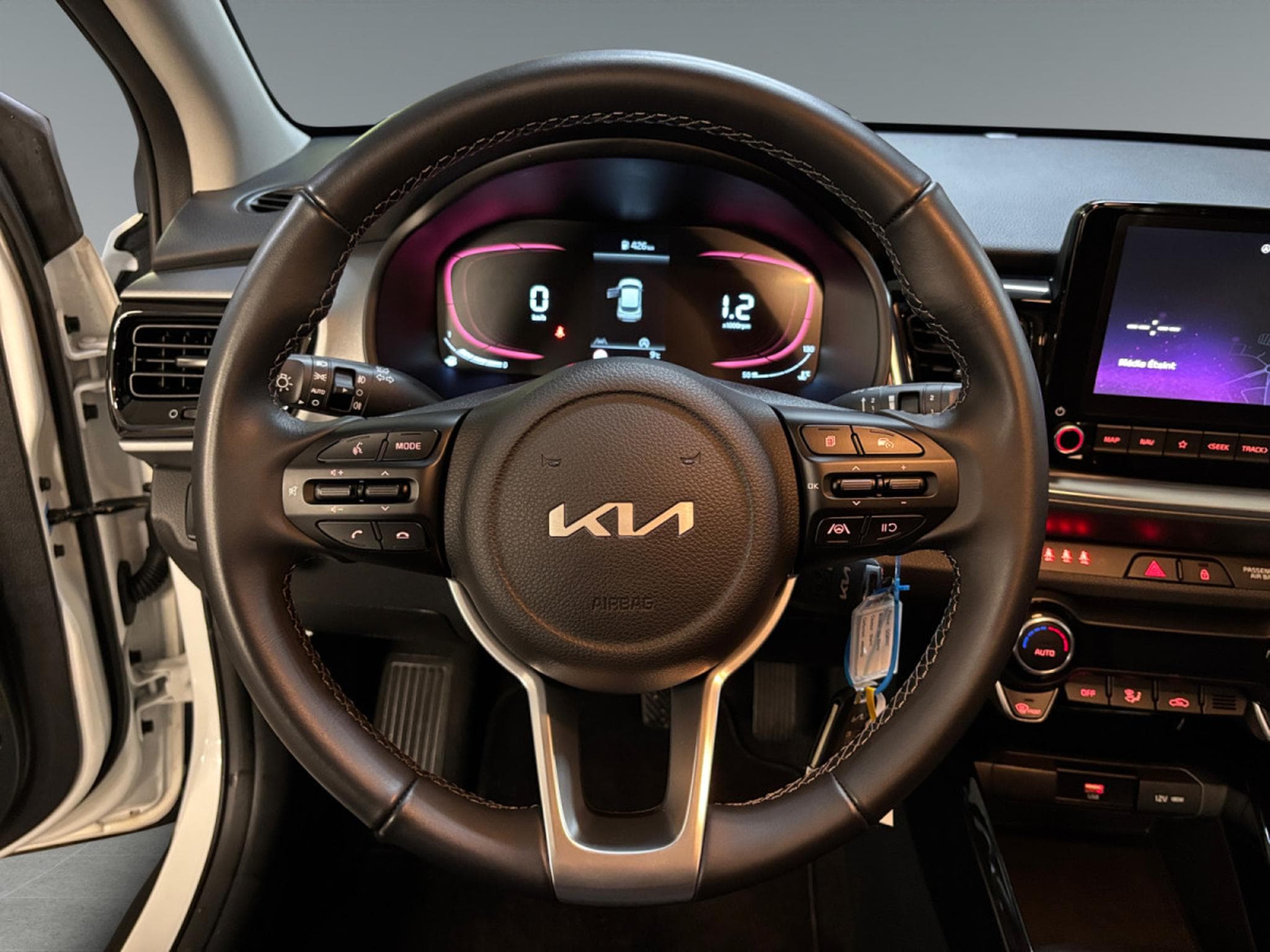 Kia Stonic Pulse 1.0T ISG (2024) - Photo 12