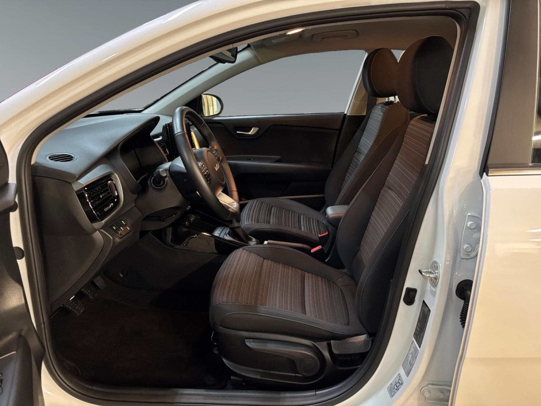 Kia Stonic Pulse 1.0T ISG (2024) - Photo 9