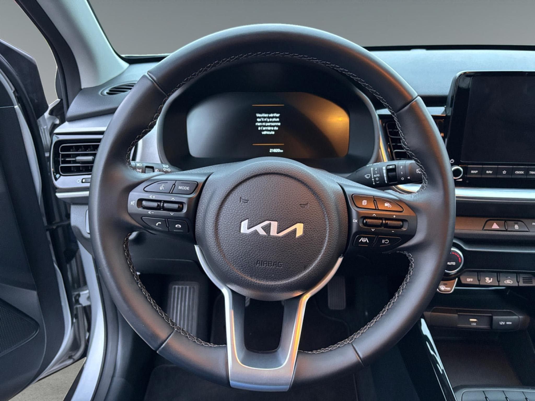 Kia Stonic Pulse 1.0T ISG (2024) - Foto 17