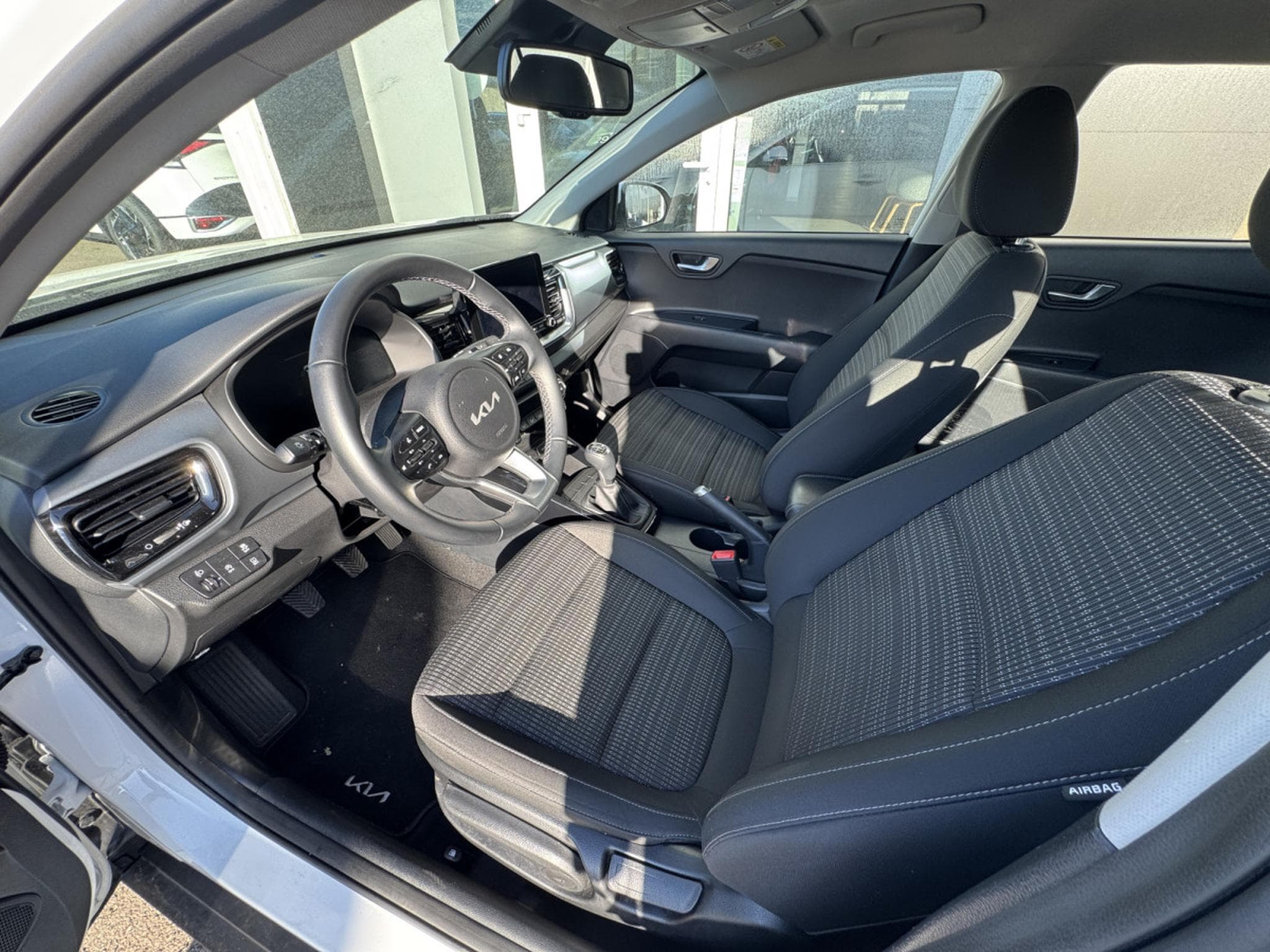 Kia Stonic Pulse 1.0T ISG (2024) - Foto 8