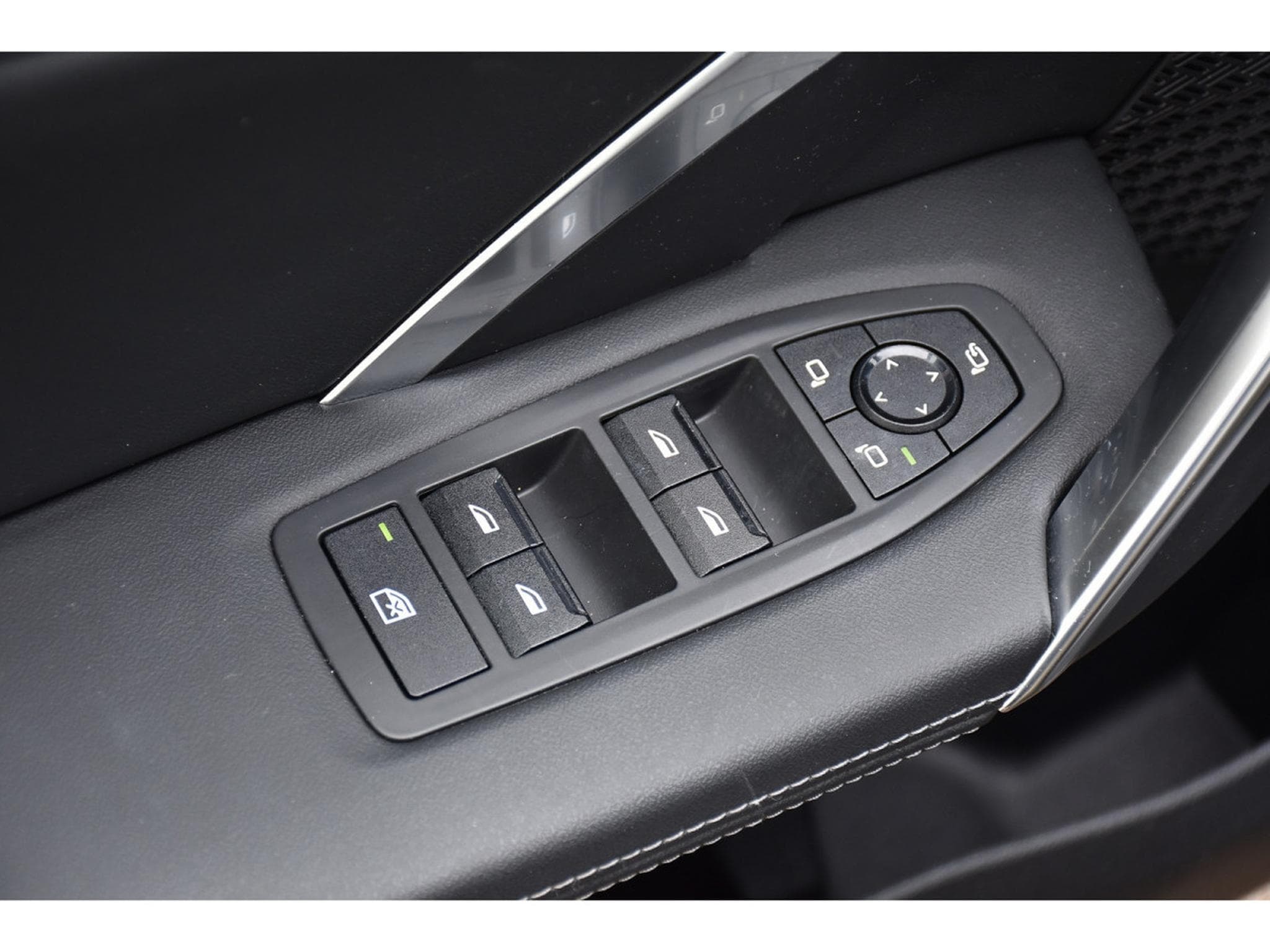 BMW iX2 xDrive30 M Sport CUIR GPS LANE CAM PARK JA19 KEYLESS 1° MAIN (2024) - Photo 22