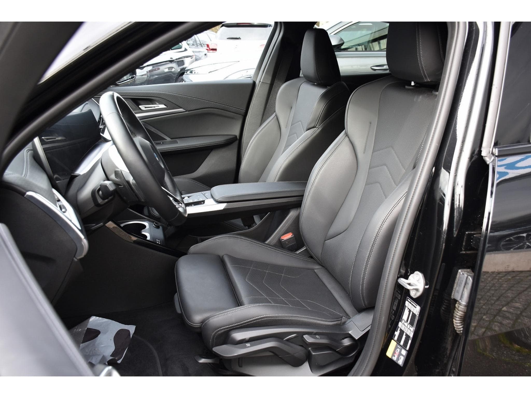 BMW iX2 xDrive30 M Sport CUIR GPS LANE CAM PARK JA19 KEYLESS 1° MAIN (2024) - Photo 6