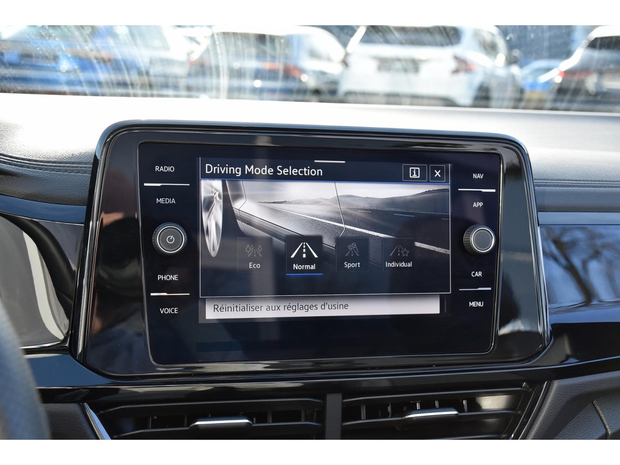 VW T-Roc Cabrio 1.5 TSI R-Line DSG ACC TRAVEL SIDE KEYLESS PARK 1° M. (2025) - Photo 15