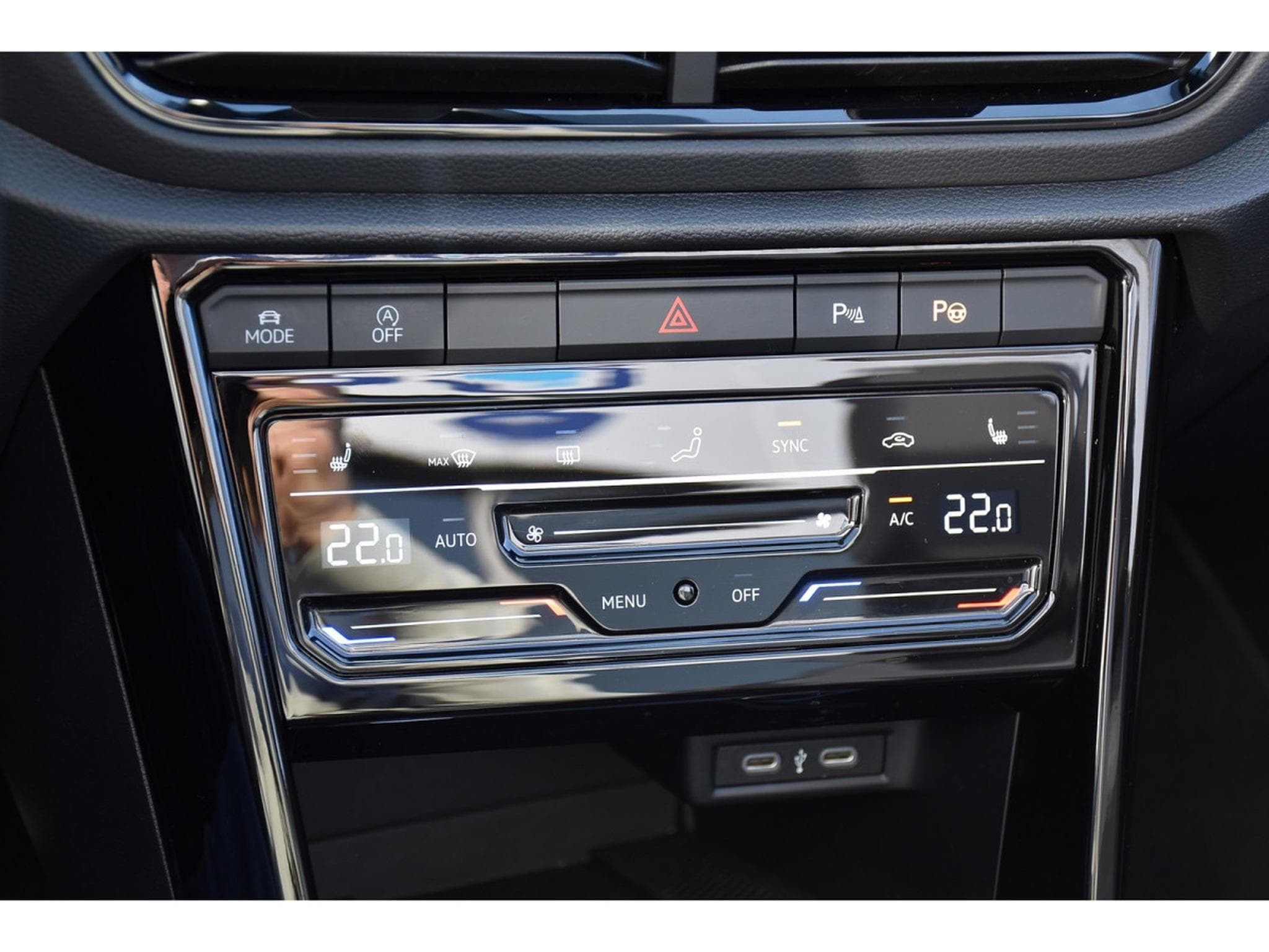 VW T-Roc Cabrio 1.5 TSI R-Line DSG ACC TRAVEL SIDE KEYLESS PARK 1° M. (2025) - Photo 18