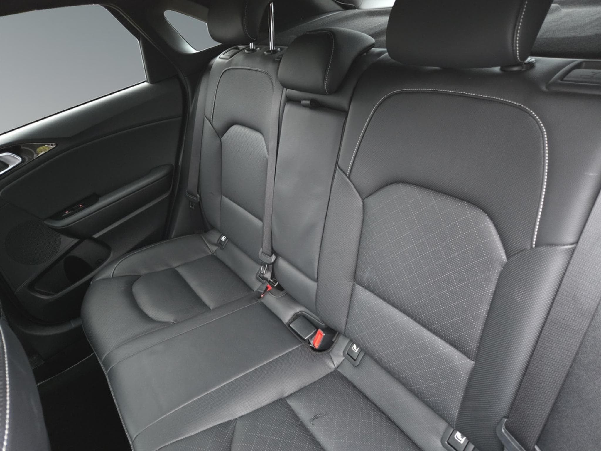 Kia Ceed GT Line 1.6 CRDi 136 MHEV DCT7 (2024) - Photo 15