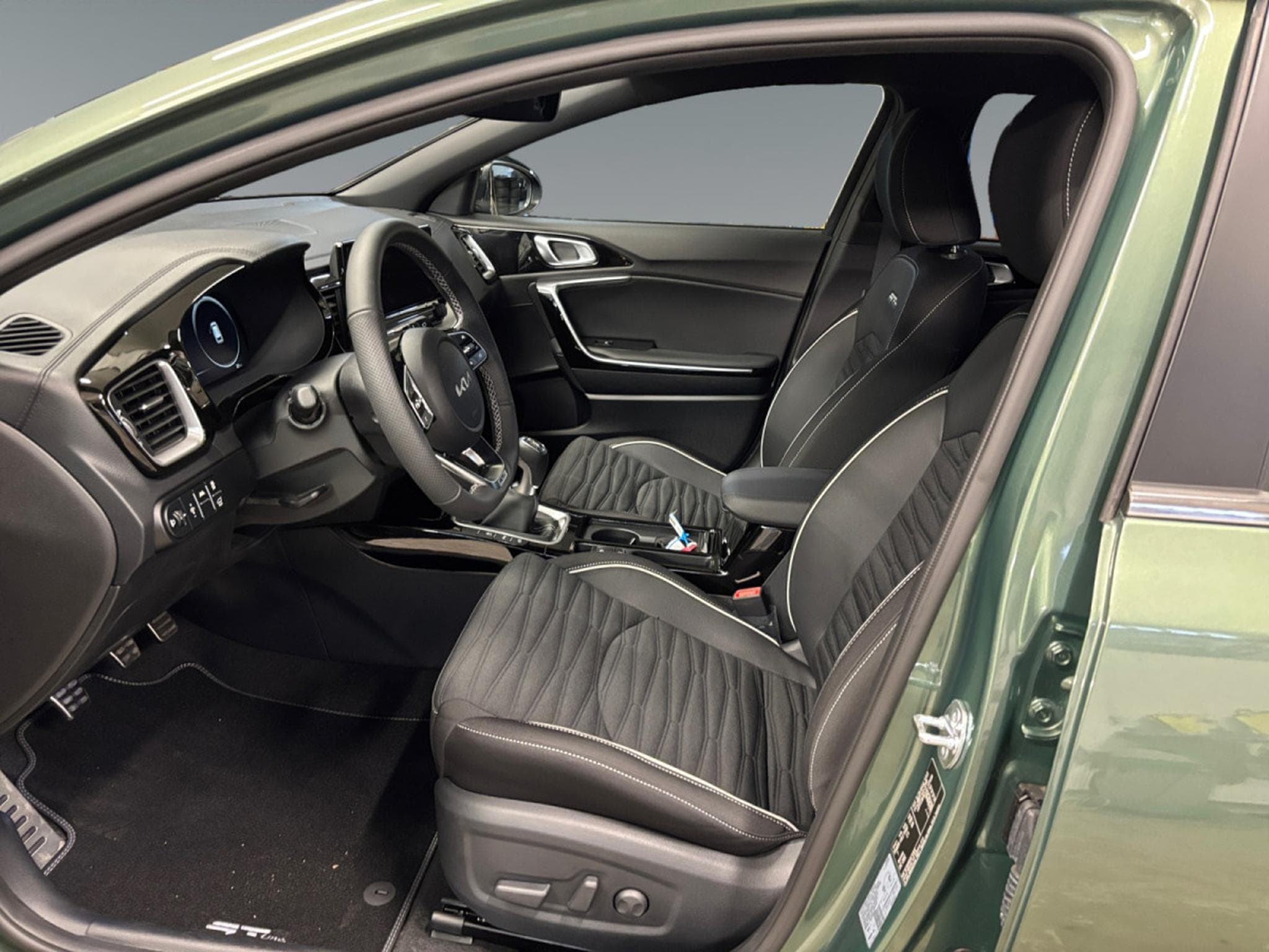 Kia Ceed SW GT Line 1.5T-GDI 6MT (2025) - Foto 10