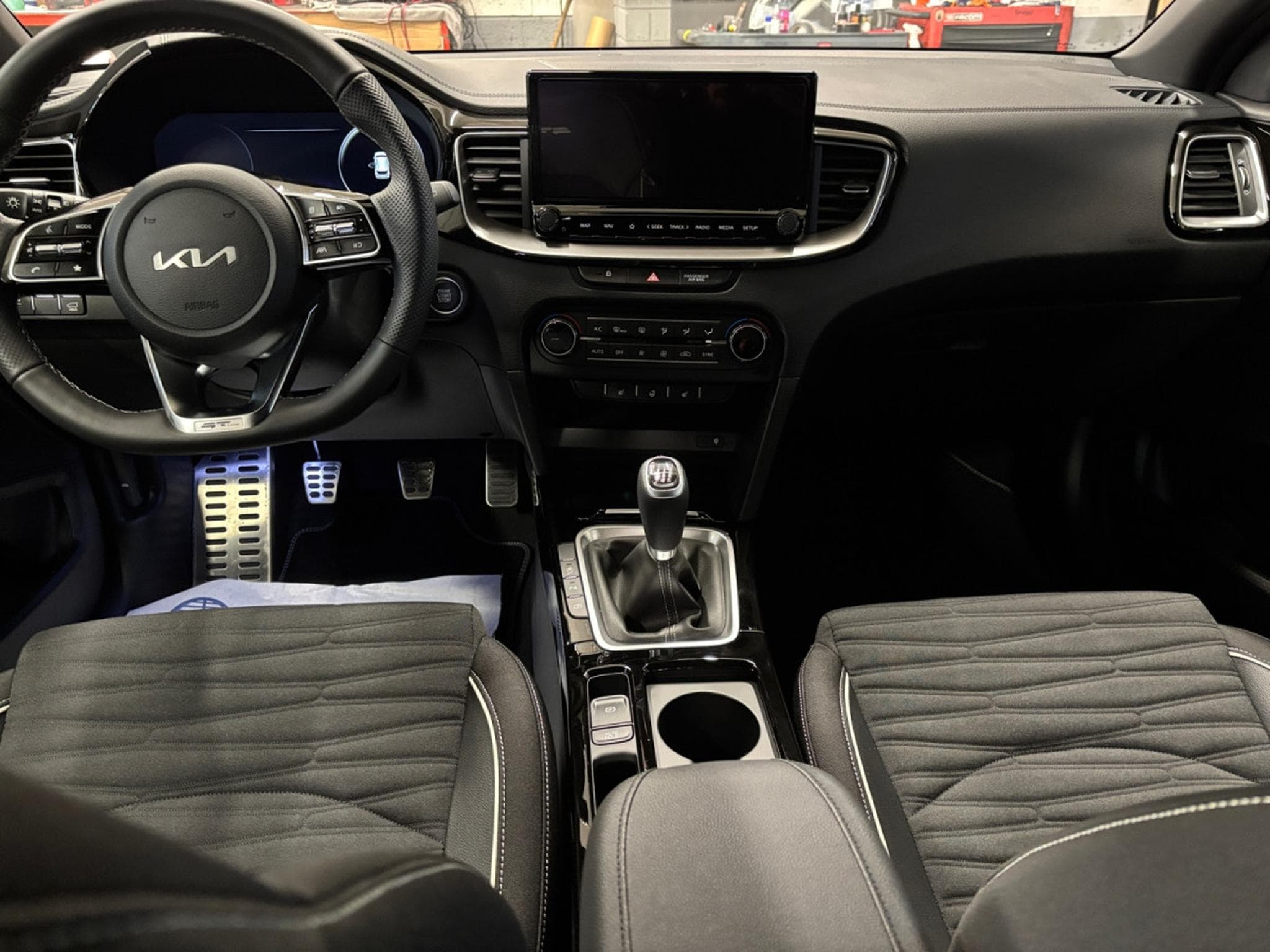 Kia Ceed SW GT Line 1.5T-GDI 6MT (2025) - Foto 15