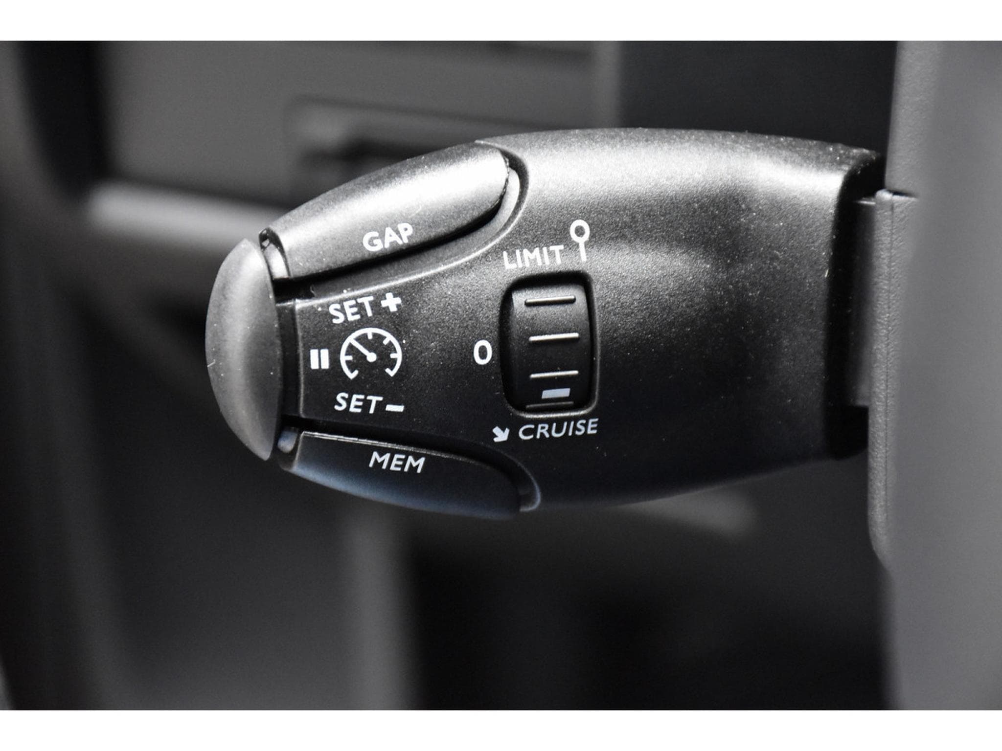 Citroën C5 Aircross 1.2 PureTech 130 Shine CUIR ACC SIDE GPS CAM 1° MAIN (2024) - Photo 17