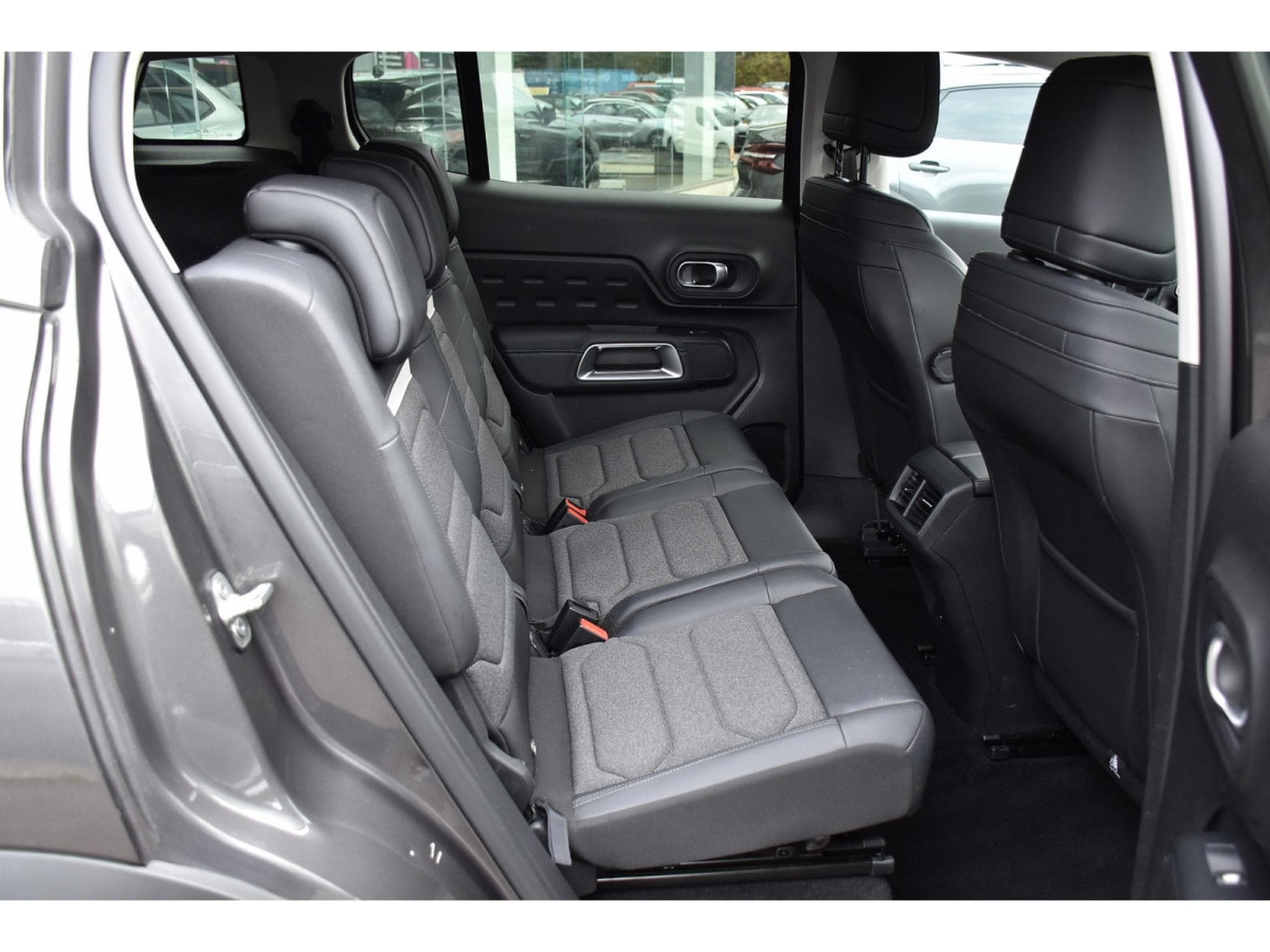 Citroën C5 Aircross 1.2 PureTech 130 Shine CUIR ACC SIDE GPS CAM 1° MAIN (2024) - Photo 8