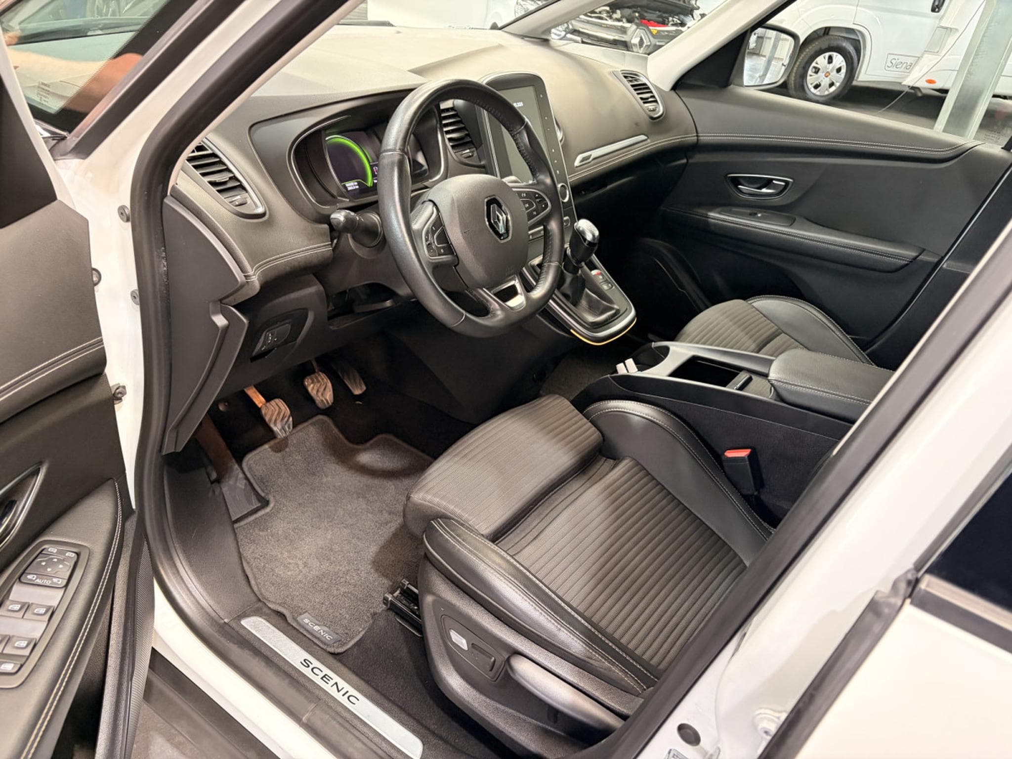 Renault Scenic 1.3 TCe 140HP (2018) - Foto 11