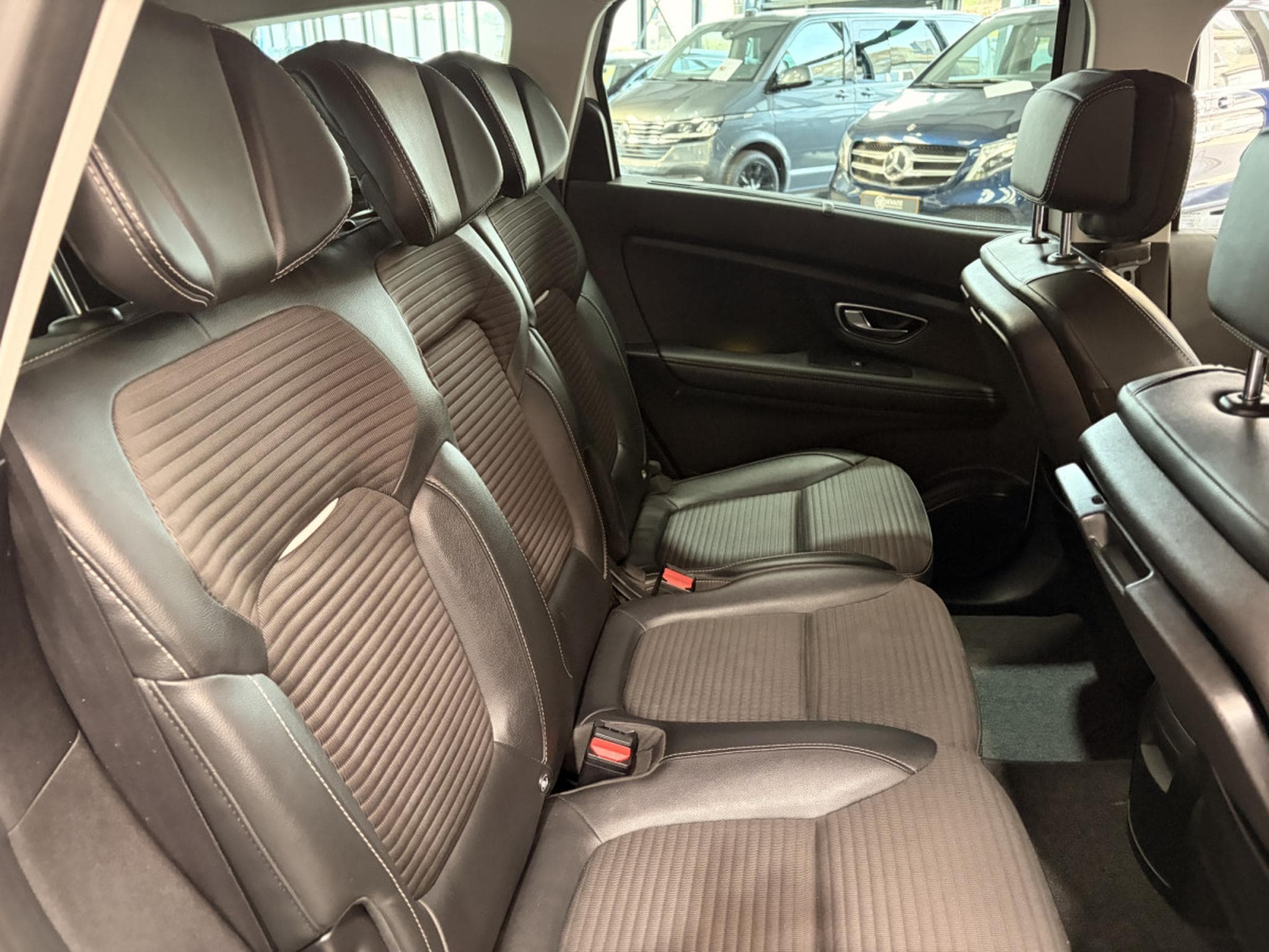 Renault Scenic 1.3 TCe 140HP (2018) - Foto 14