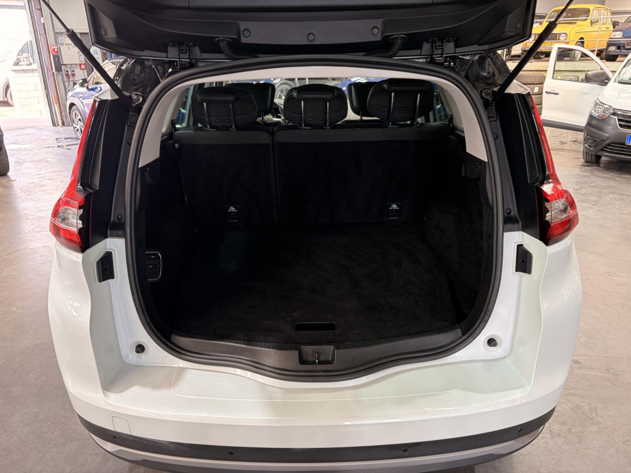 Renault Scenic 1.3 TCe 140HP (2018) - Foto 15