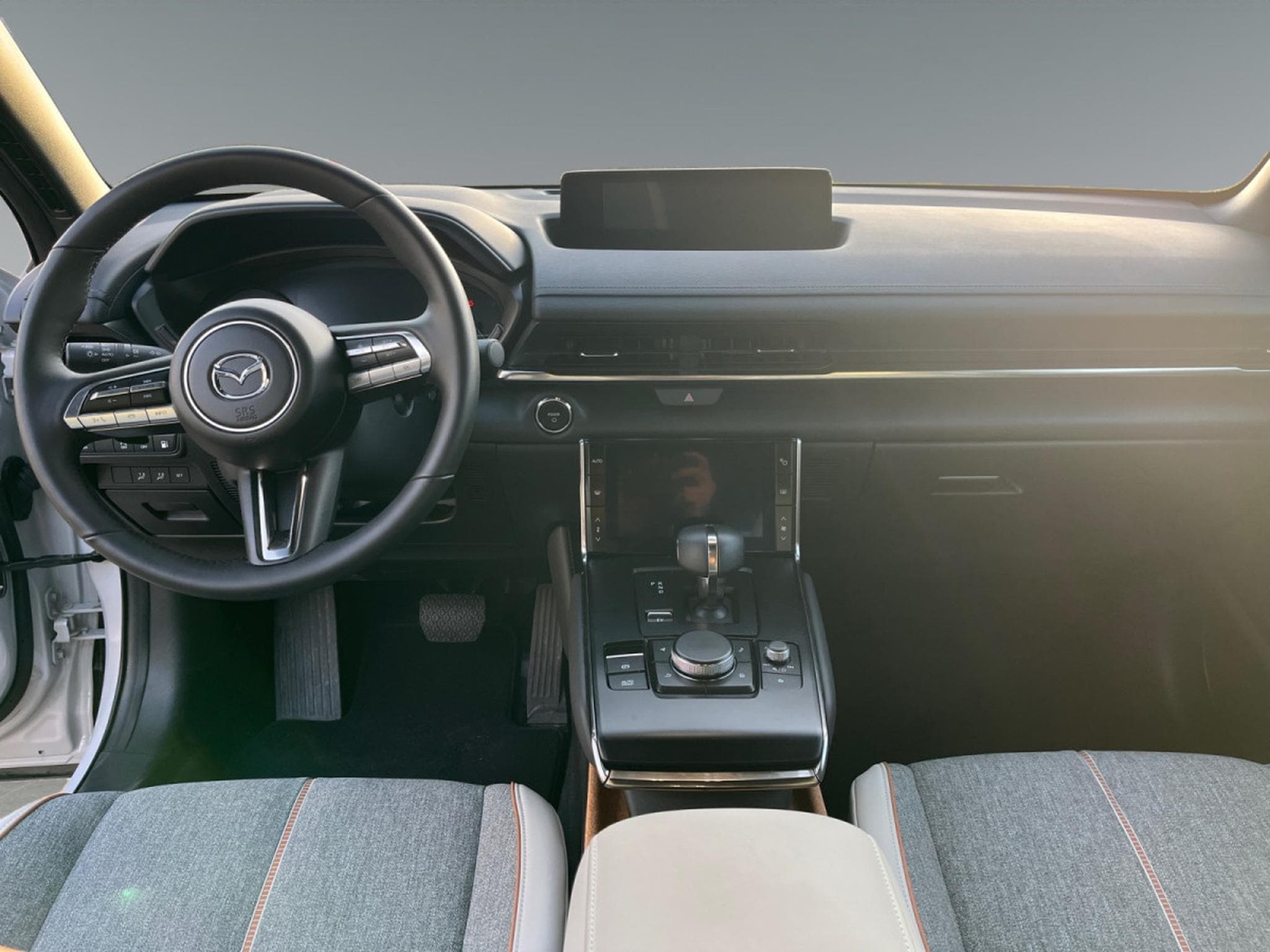 Mazda MX-30 17,8 kWh e-SKYACTIV R-EV 170 hp Makoto Modern Confidence AT (2025) - Photo 12