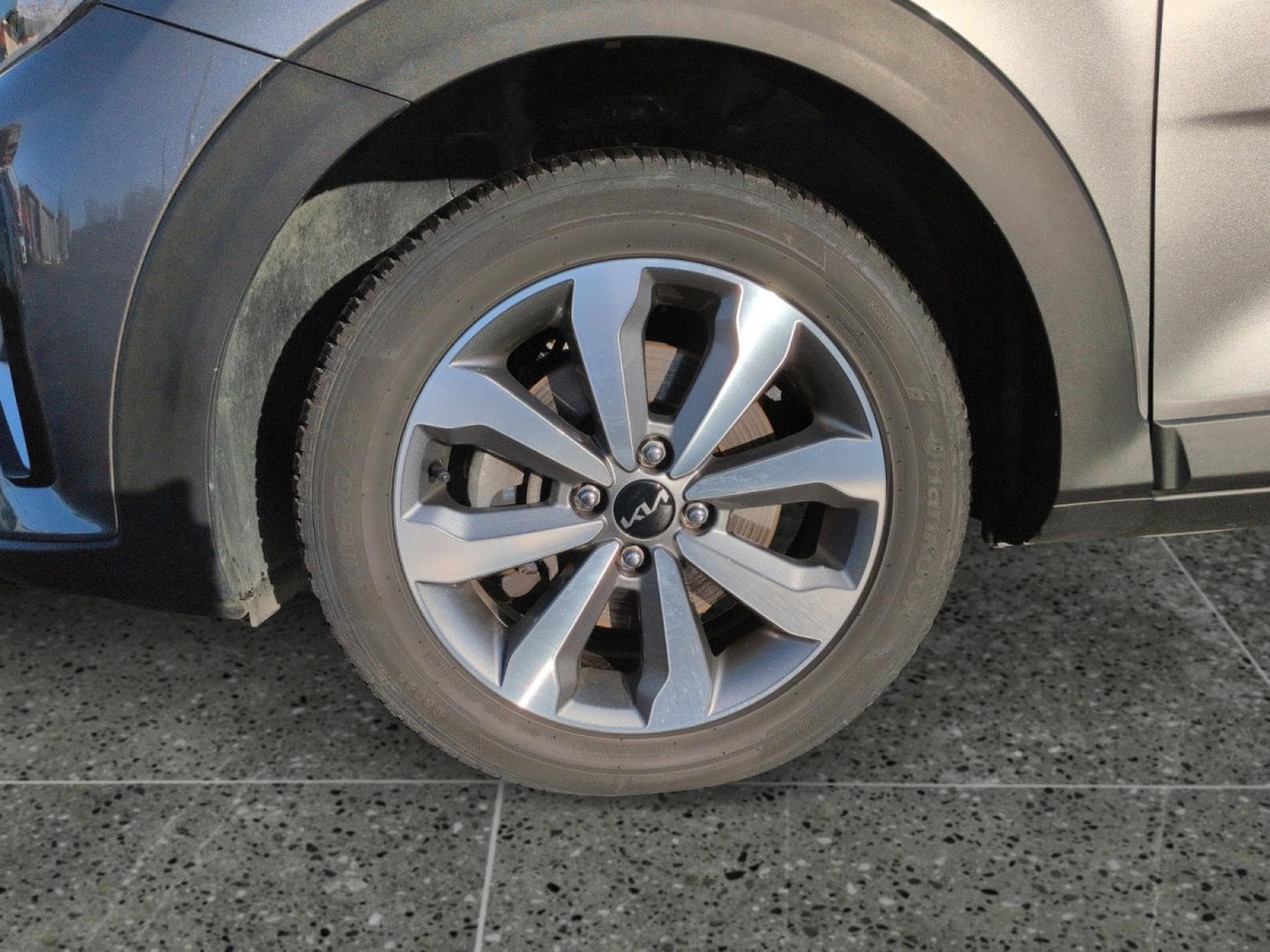 Kia Stonic Pulse 1.0T ISG (2024) - Photo 6