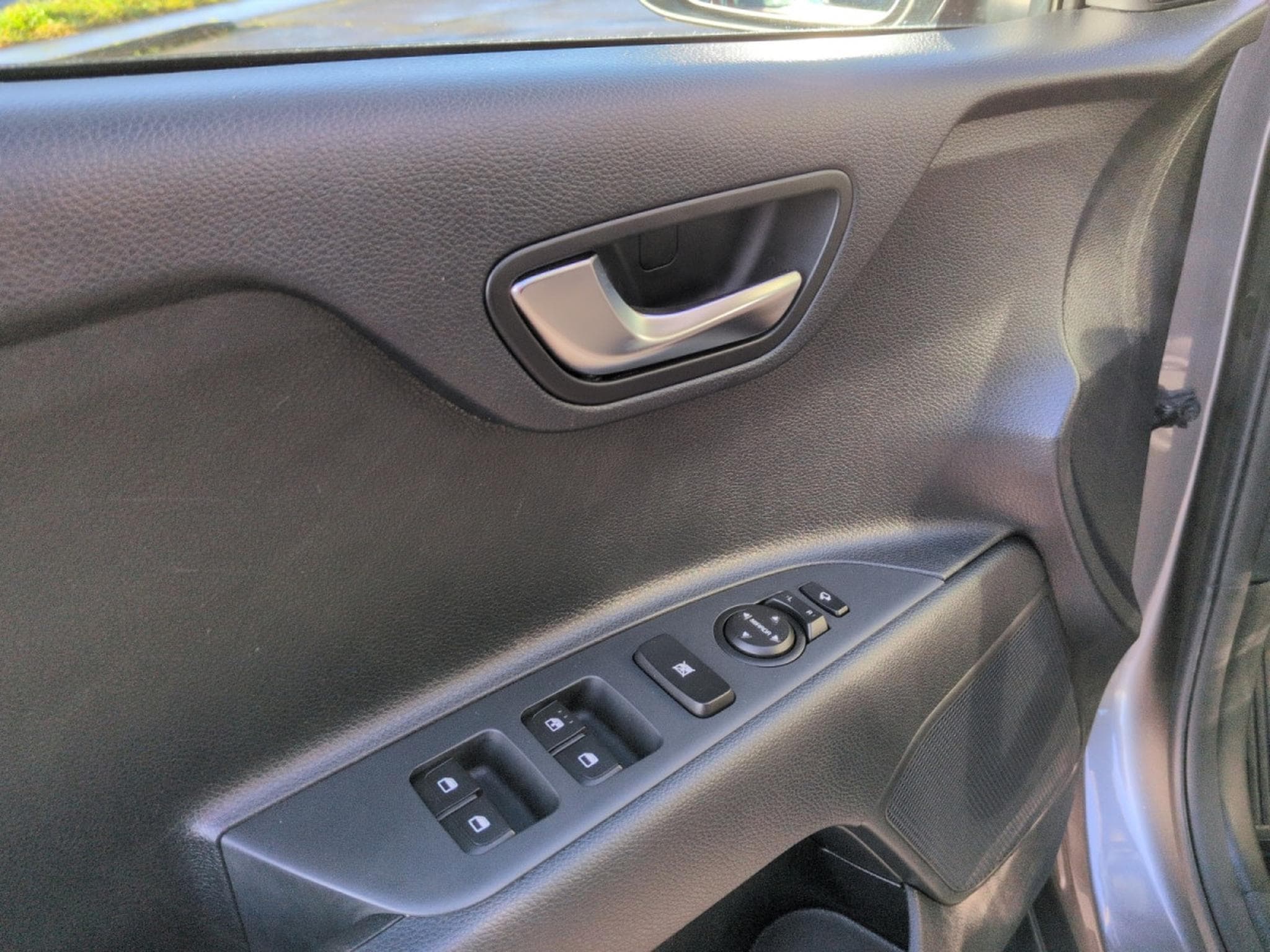 Kia Stonic Pulse 1.0T ISG (2024) - Photo 8