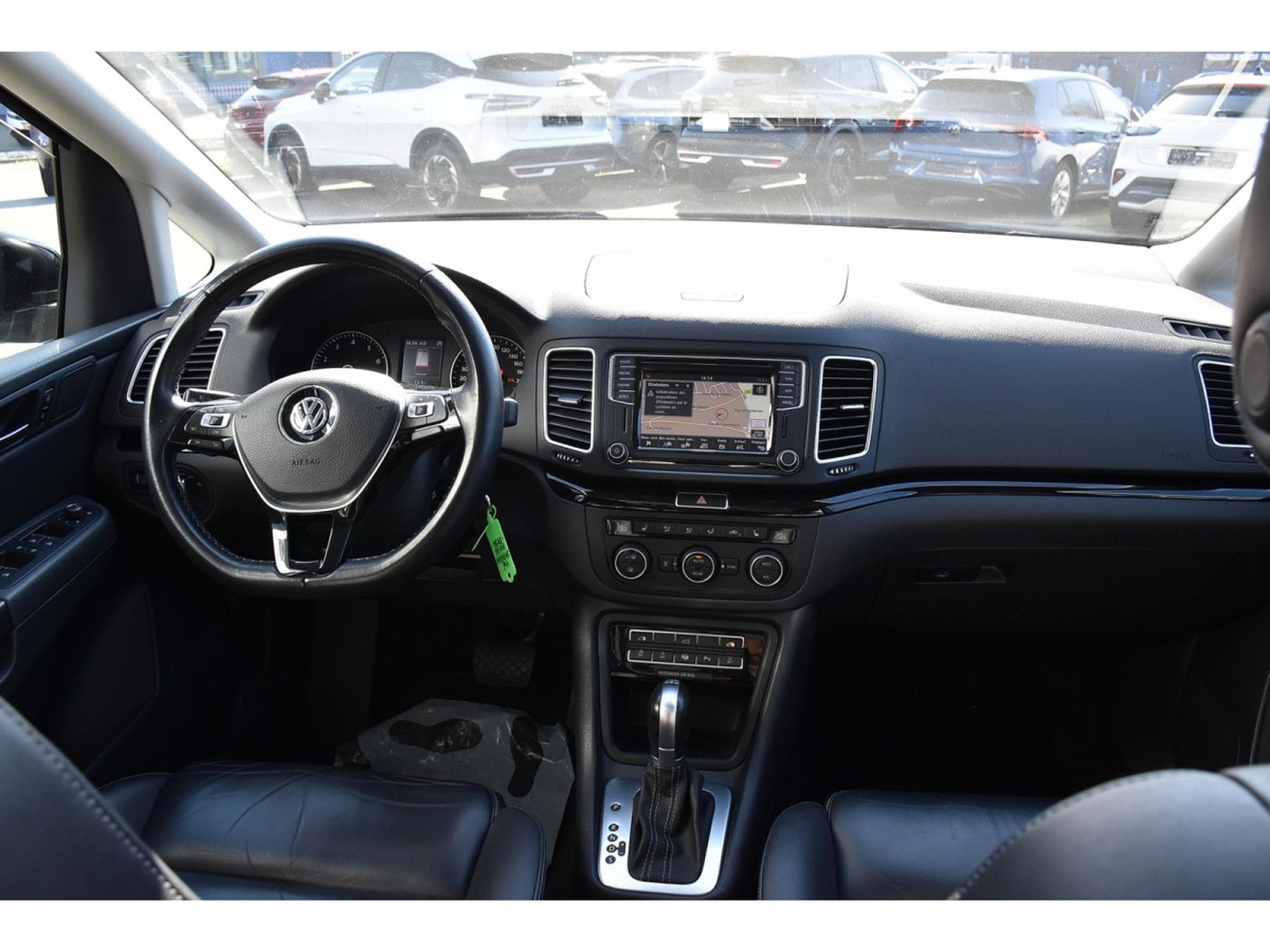 VW Sharan 2.0 TSI Highline DSG 7Pl. CUIR MEM PANO ACC SIDE CHFF ADD (2018) - Photo 11