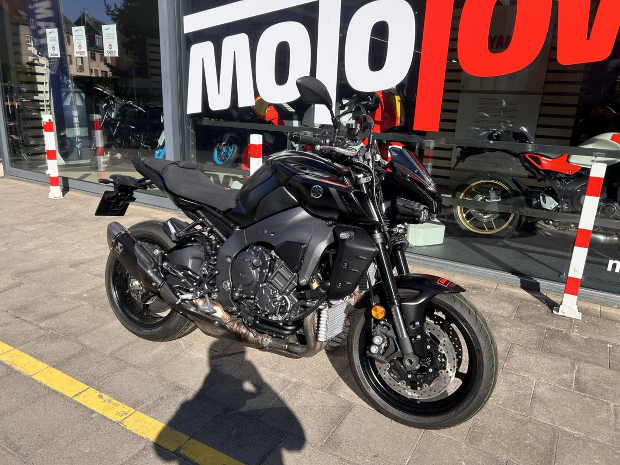 Yamaha MT10 AKRAPOVIC (2025) - Foto 2