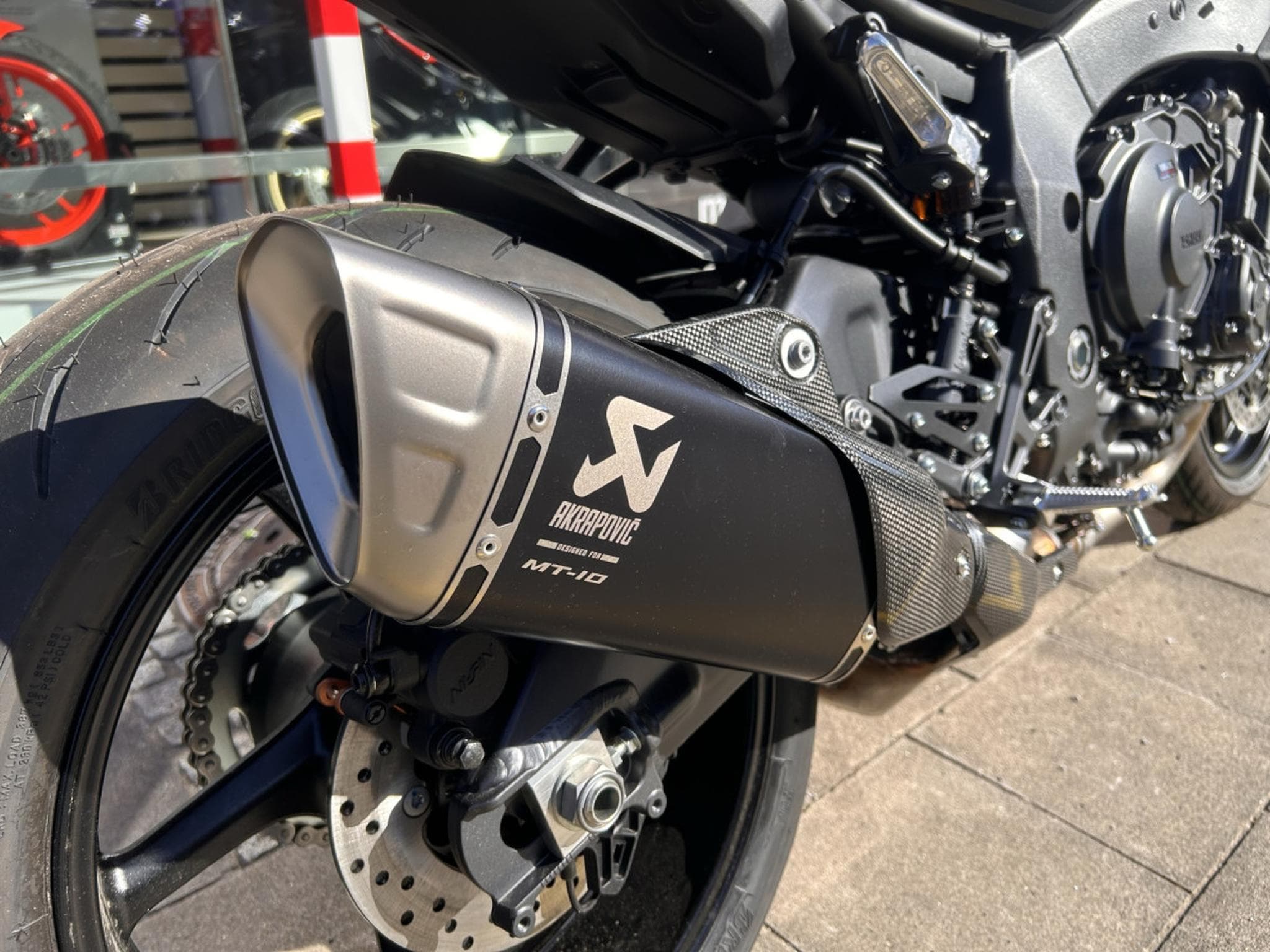 Yamaha MT10 AKRAPOVIC (2025) - Foto 9