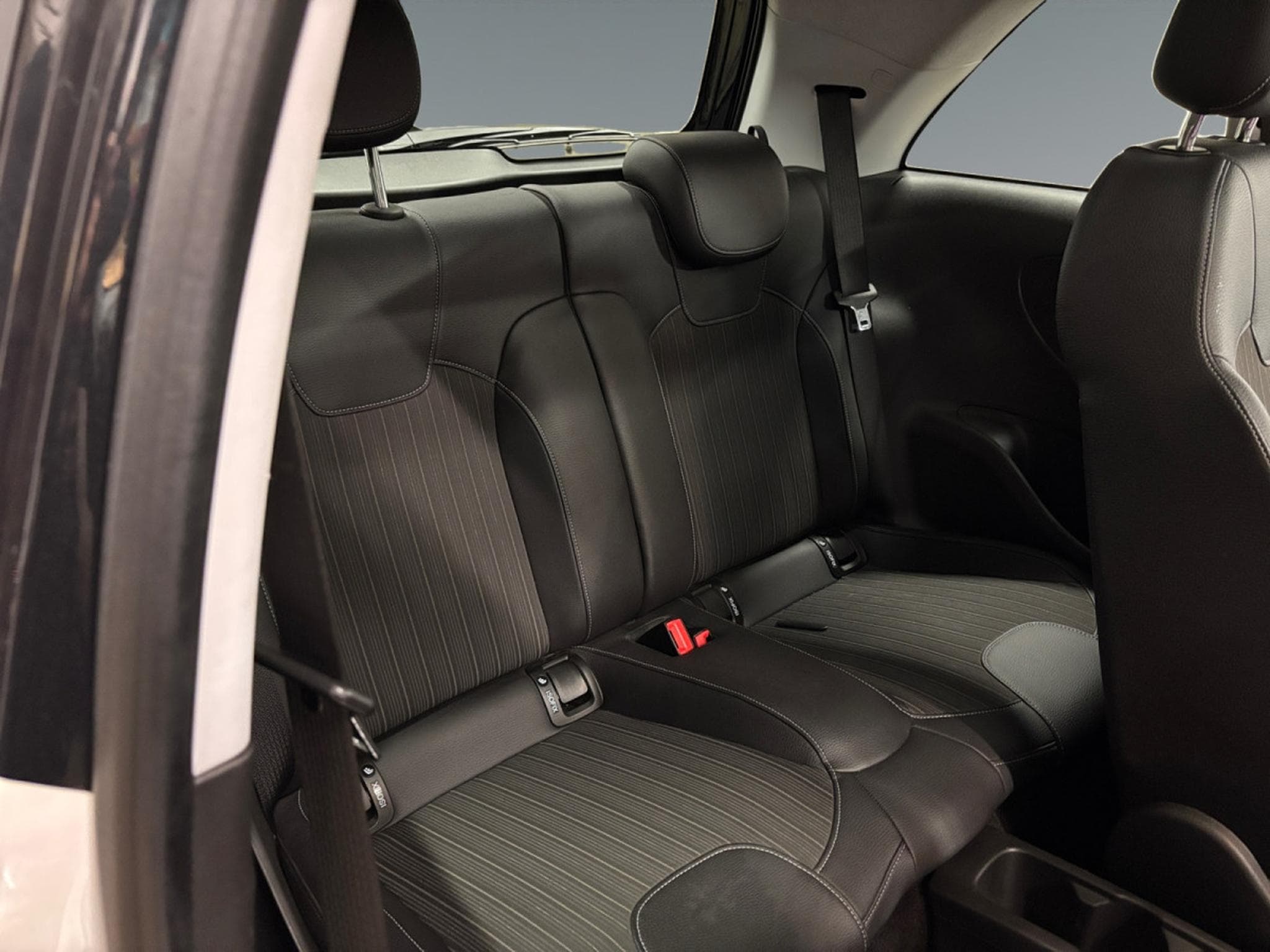 Opel Adam 1.0 Turbo Black Jack (2016) - Photo 12